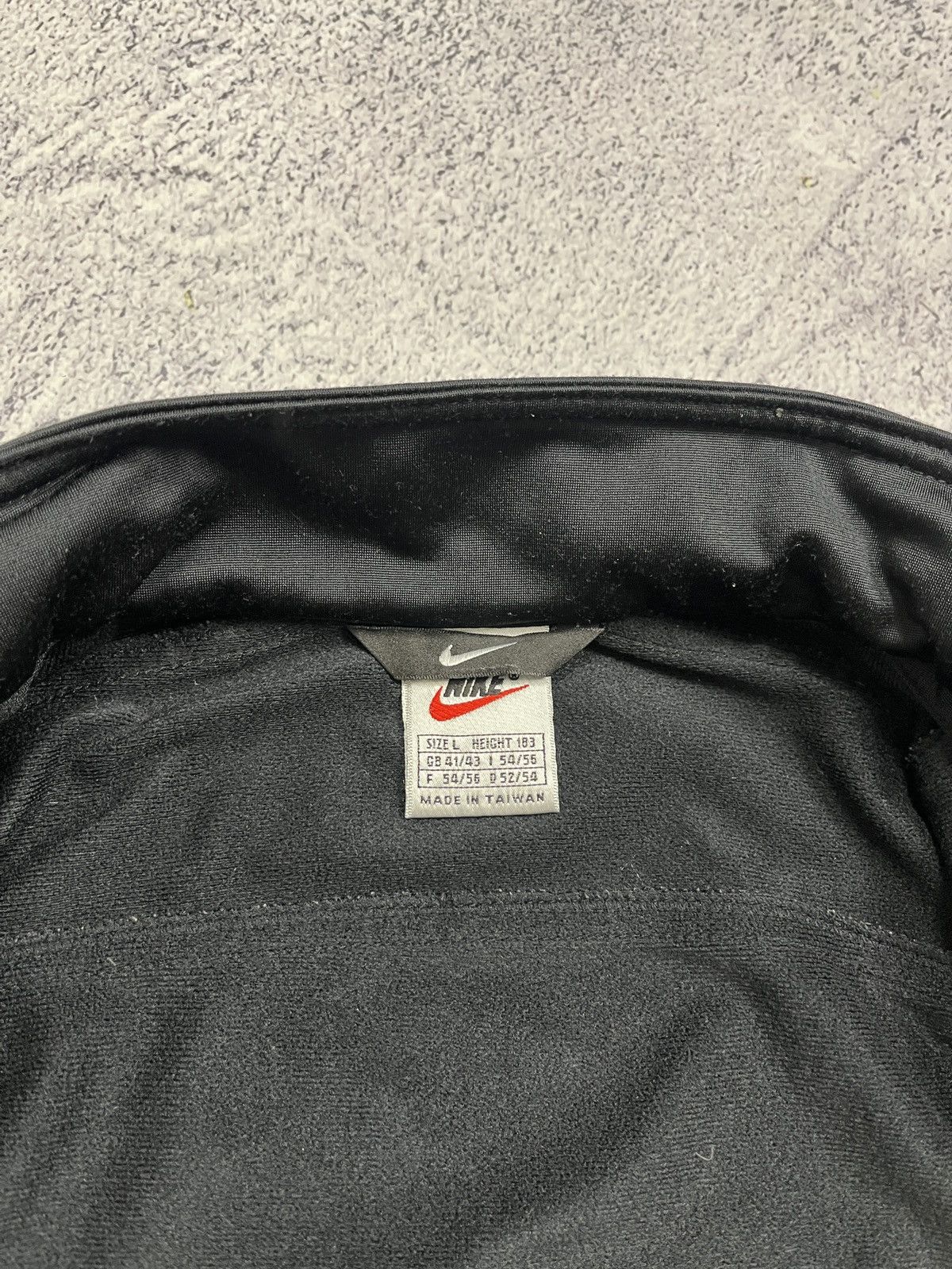 Nike × Vintage 90’s Nike Track Jacket Retro Rare Drill Swoosh Logo Jacket Size US L / EU 52-54 / 3 - 7 Thumbnail