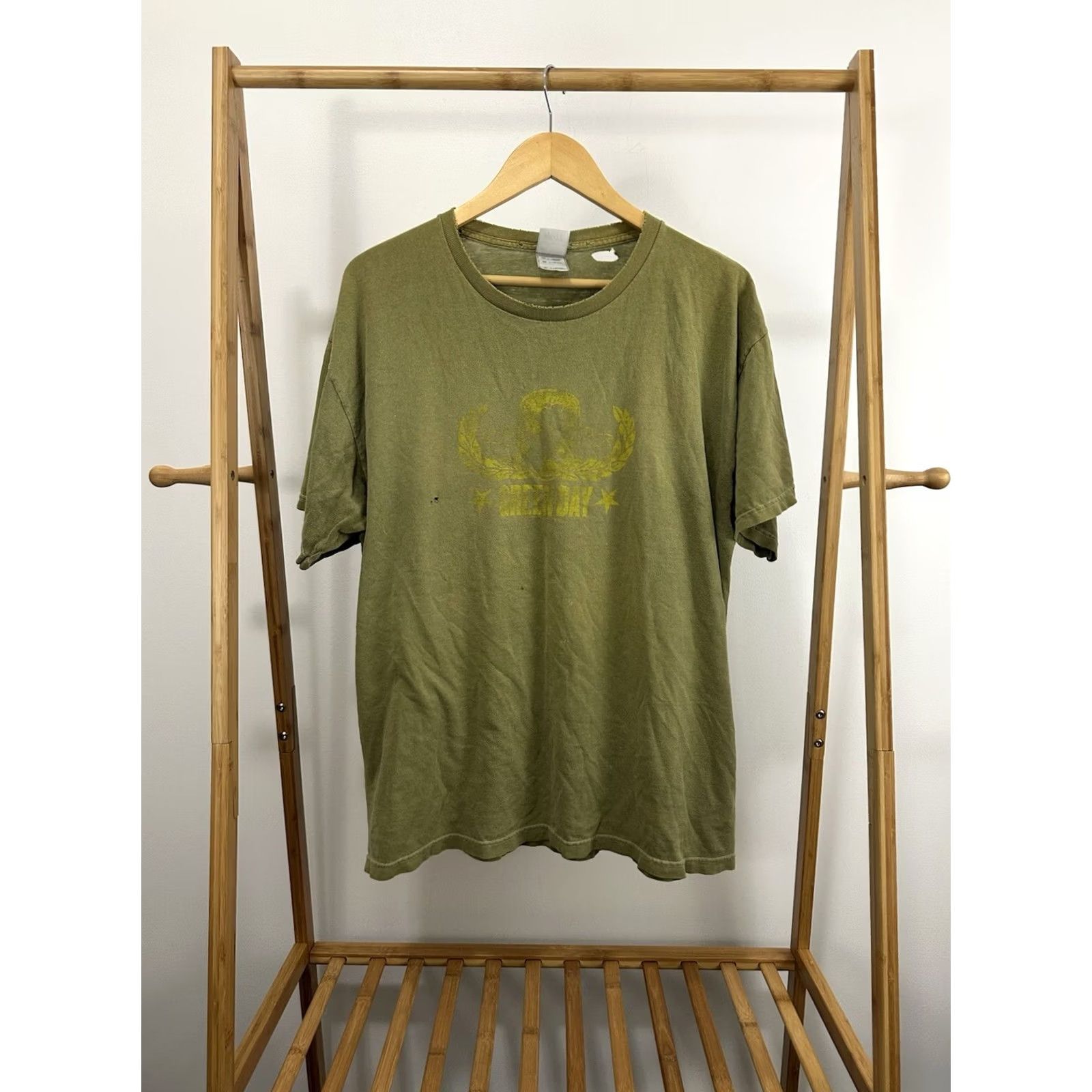 Fruit Of The Loom VTG Green Day American Idiot Myspace Era Worn Thrashed T-Shirt Size XL Shirt Mens Green Punk Rock TS XL Distressed Thrashed Emo 90s Size US XL / EU 56 / 4 - 2 Thumbnail