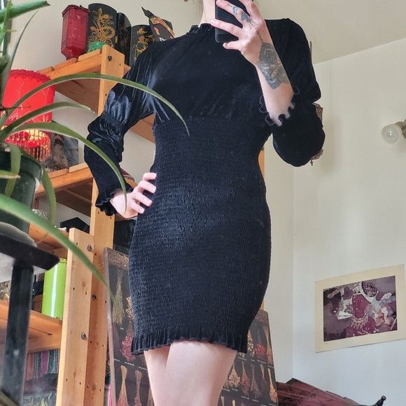 French Connection French Connection Sula Velvet Jersey Mini Black Dress - S Size S / US 4 / IT 40 - 6 Thumbnail