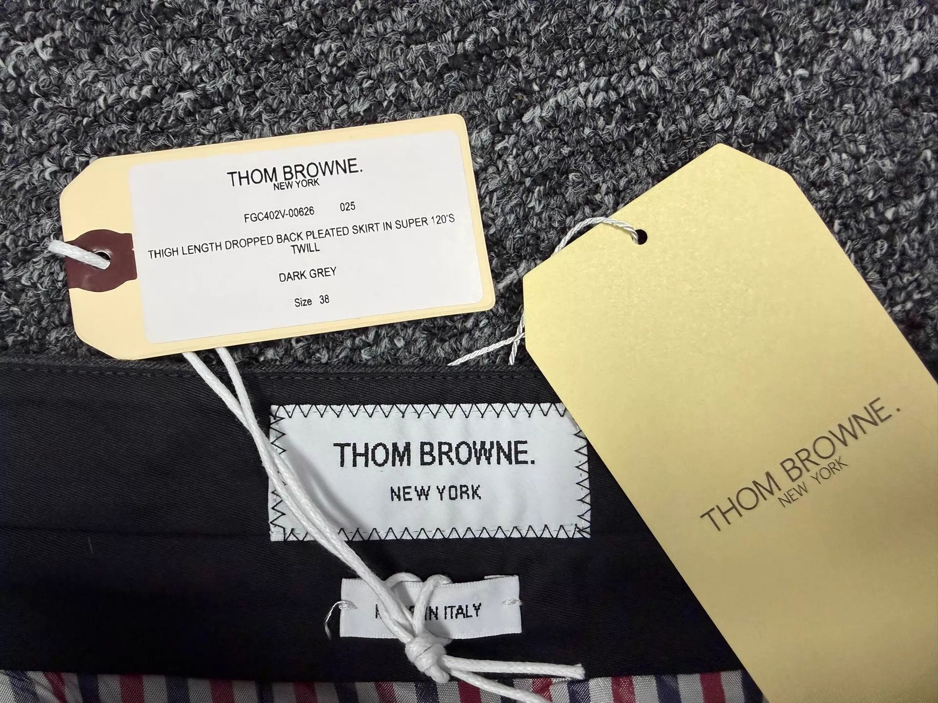 Thom Browne Thom Browne Women's Classic Charcoal Gray Pleated Skirt Size 26" / US 2 / IT 38 - 3 Thumbnail