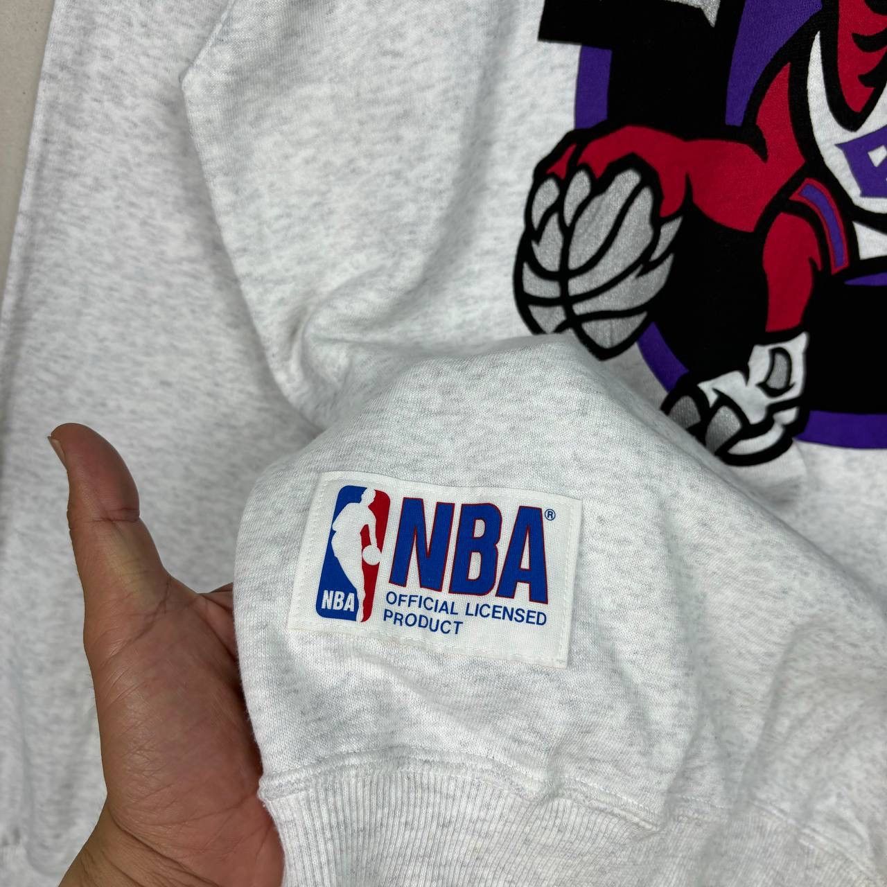 NBA Vintage 90s Toronto Raptors NBA Dino Logo Sweatshirt L Size US L / EU 52-54 / 3 - 5 Thumbnail