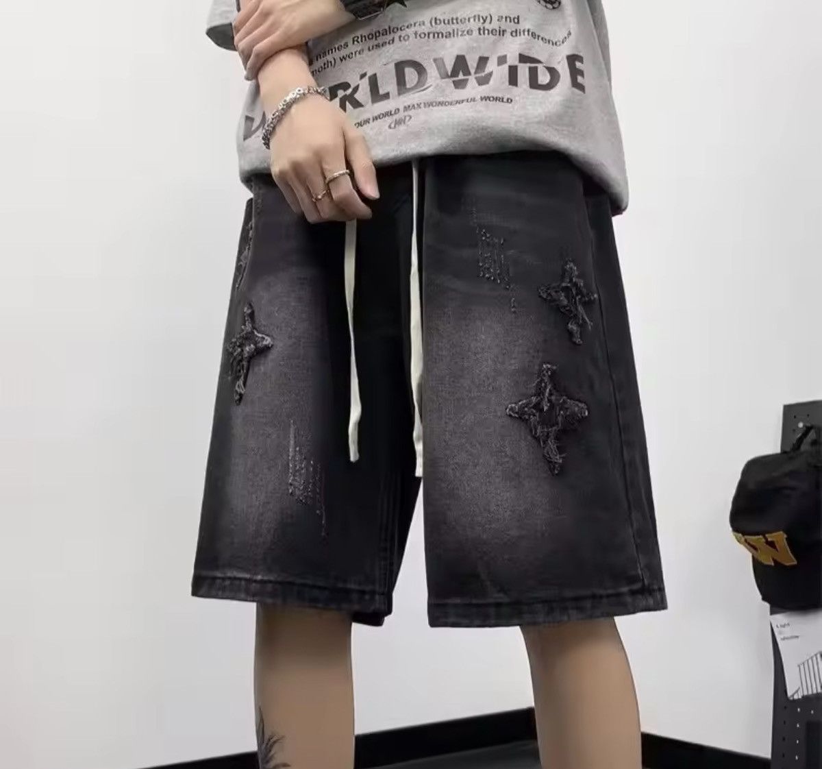 Other Distressed Star-Patch Denim Jorts – Vintage StyleWashed Grey Size US 29 - 1 Thumbnail