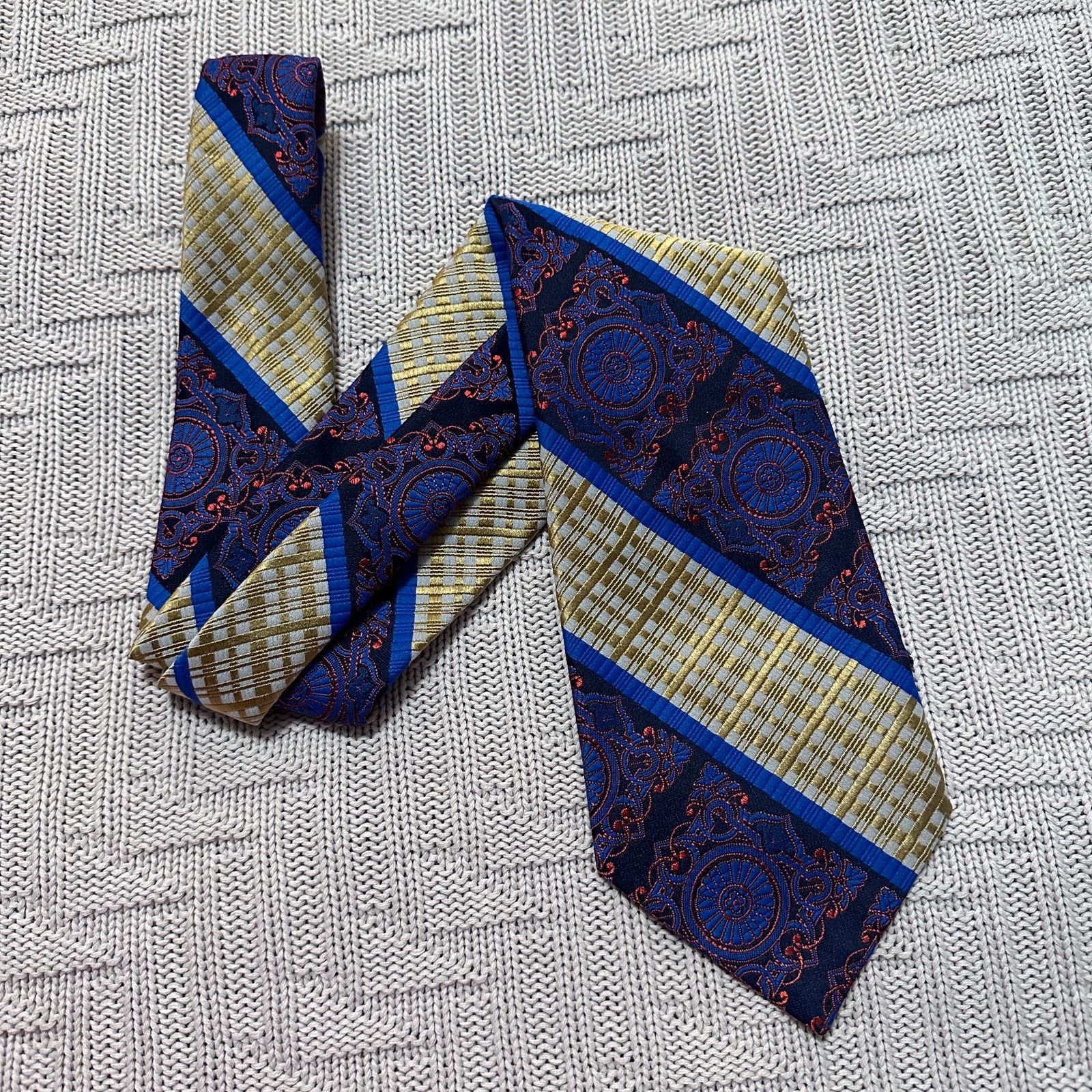 Oleg Cassini Vintage Oleg Cassini blue and gold paisley tie Size ONE SIZE - 1 Thumbnail
