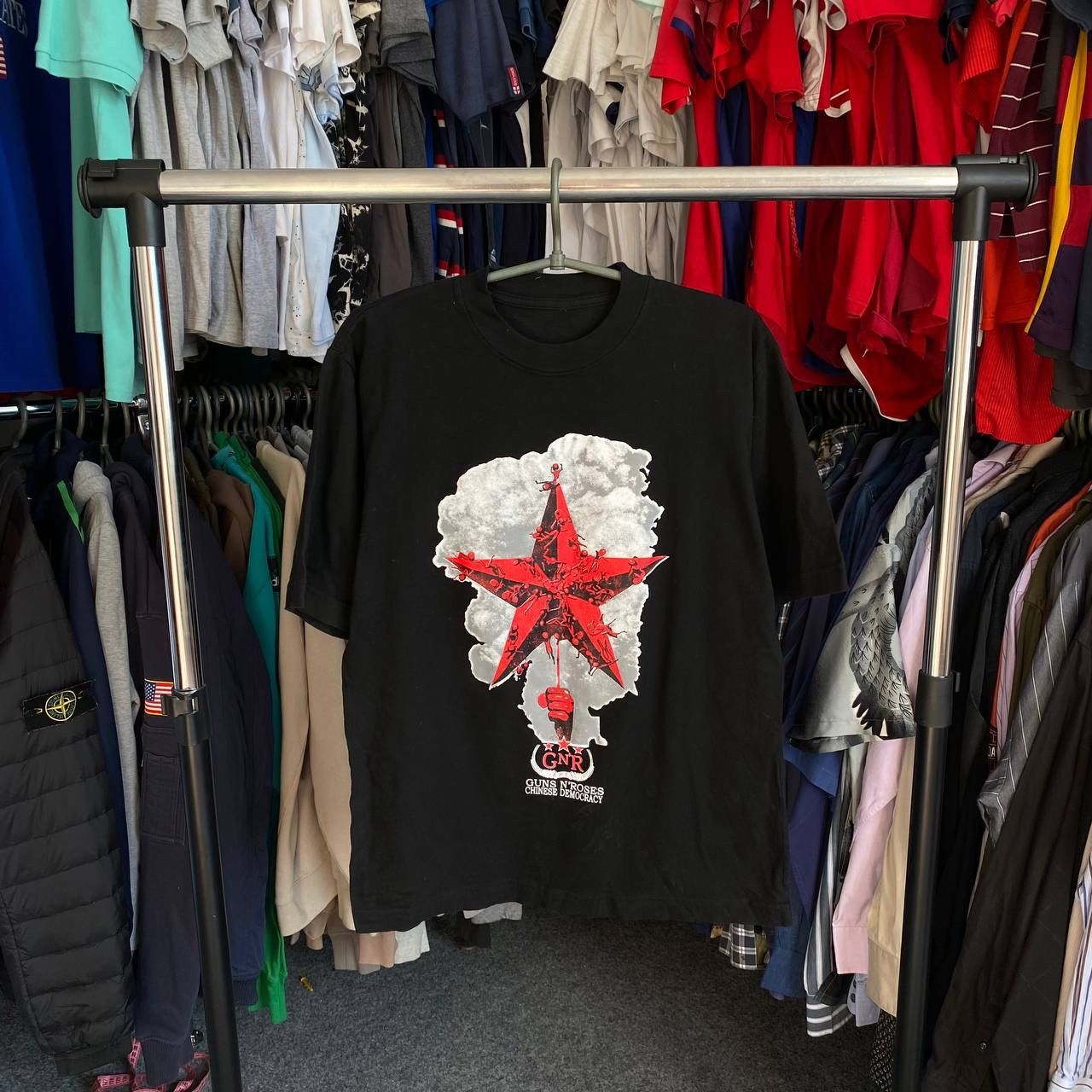 Band Tees × Vintage Vintage Guns N Roses Big logo 90’s graphic band tee Size US M / EU 48-50 / 2 - 1 Thumbnail