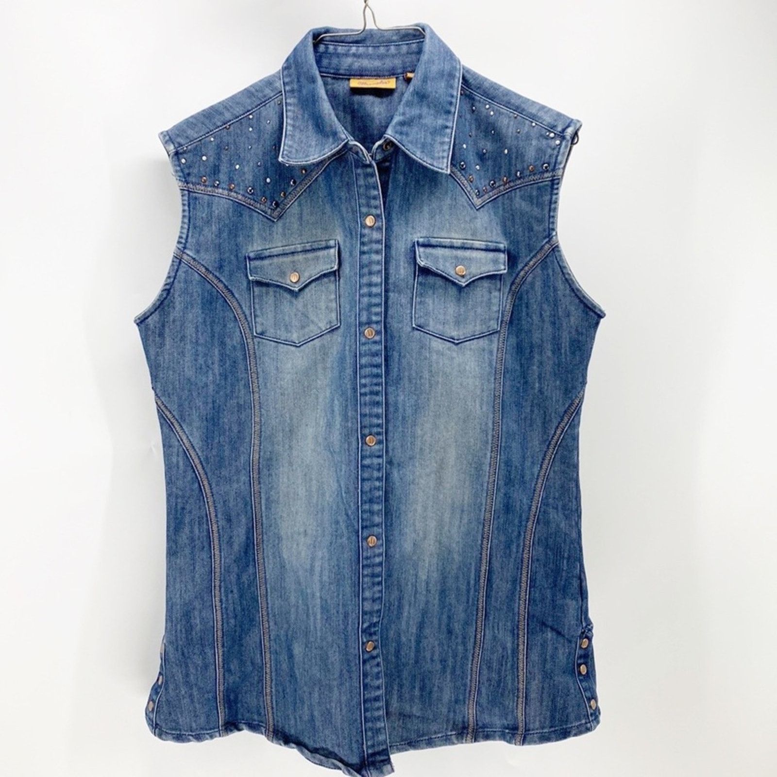 Wrangler Wrangler form fitting studded denim sleeveless button down Size S / US 4 / IT 40 - 1 Thumbnail