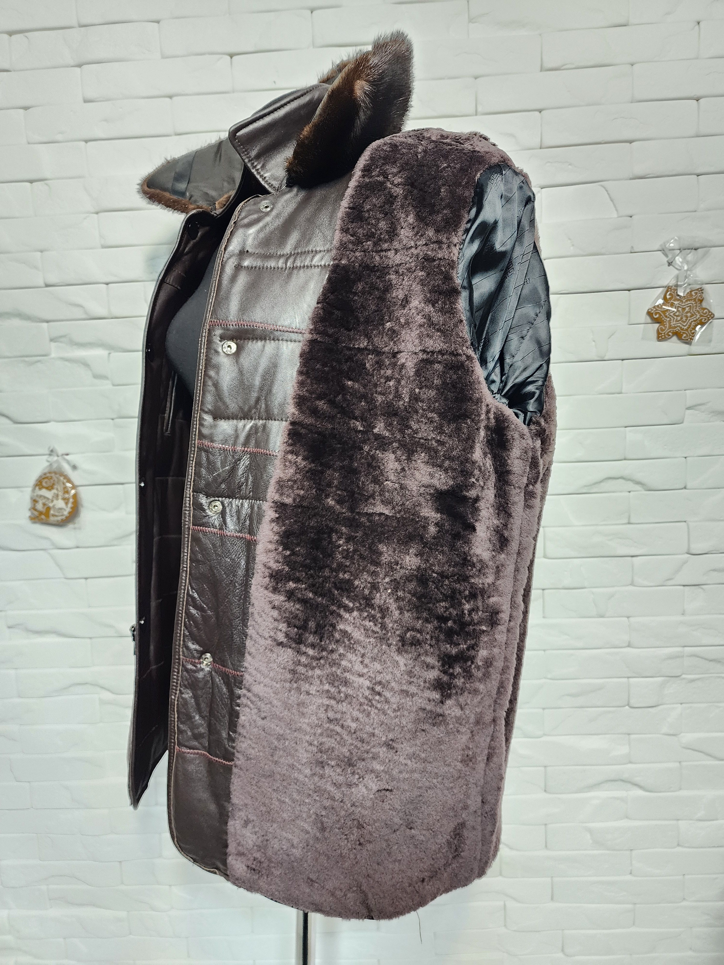 Uniqlo Men's Brown Sheepskin Coat: Genuine Fur, Plastic Zipper Size US L / EU 52-54 / 3 - 9 Thumbnail