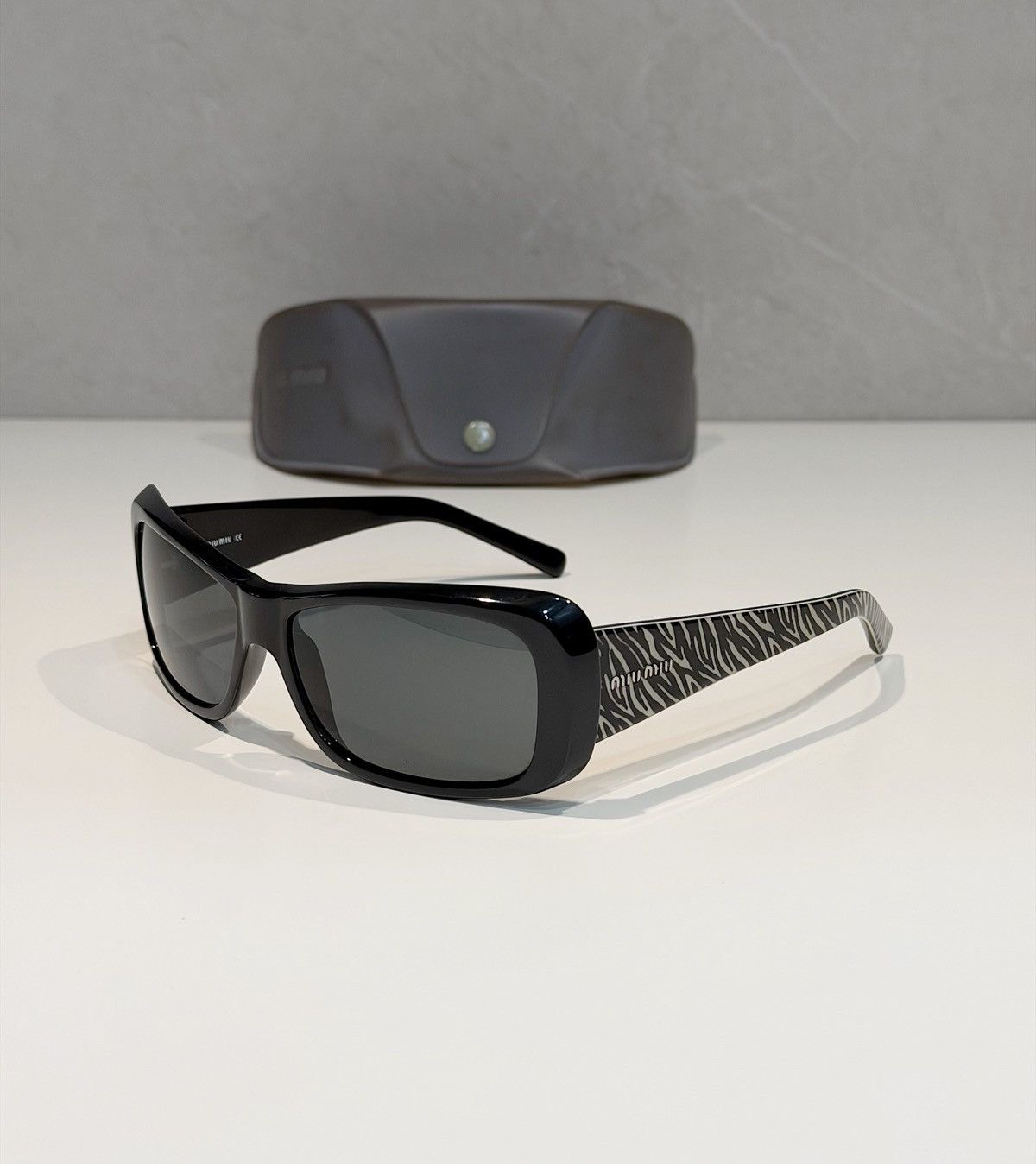 Miu Miu MIU MIU Zebra Square Logo Sunglasses SMU16F Black Prada Size ONE SIZE - 3 Thumbnail