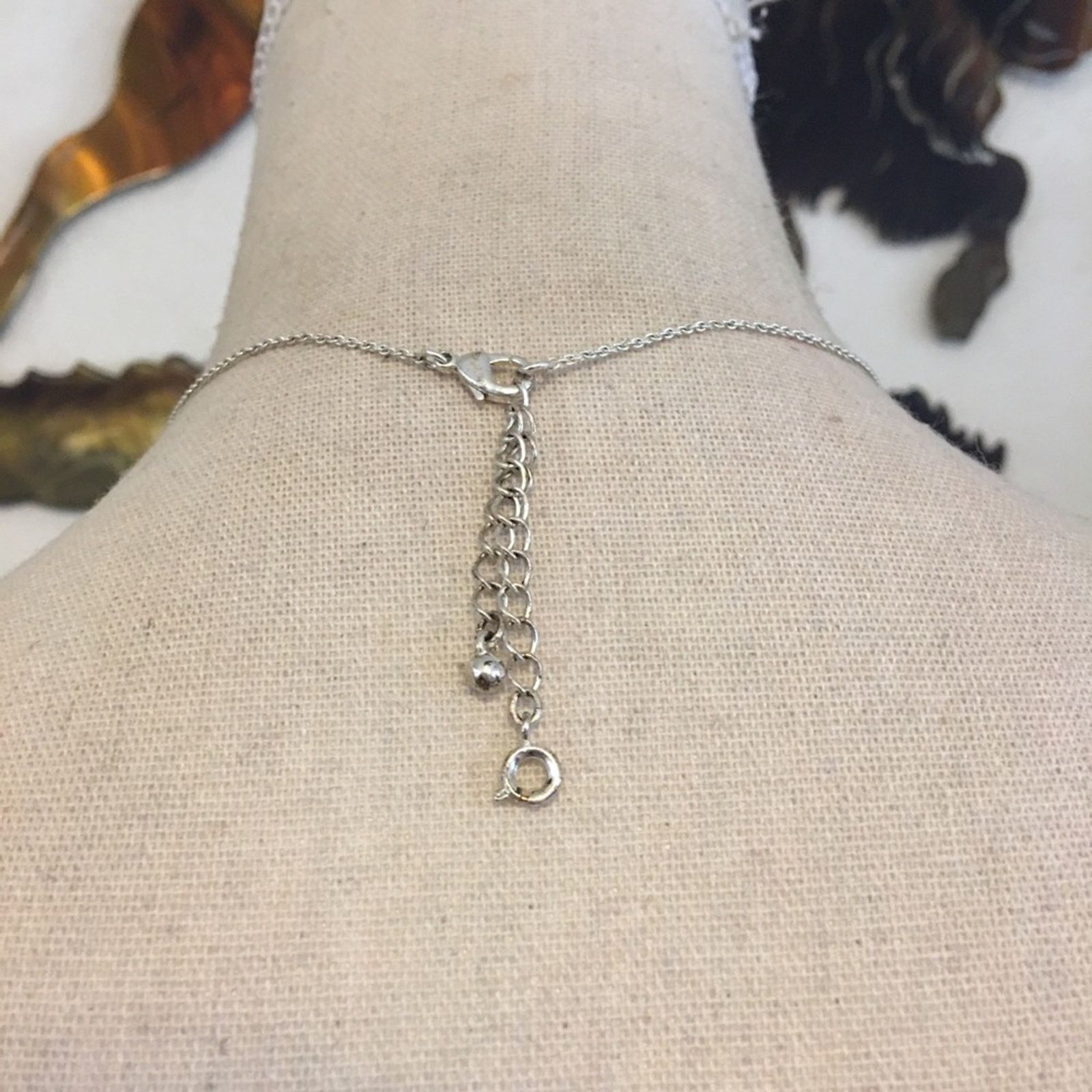 Vintage Vintage Avon rhinestone pendant on silver chain Size ONE SIZE - 5 Thumbnail