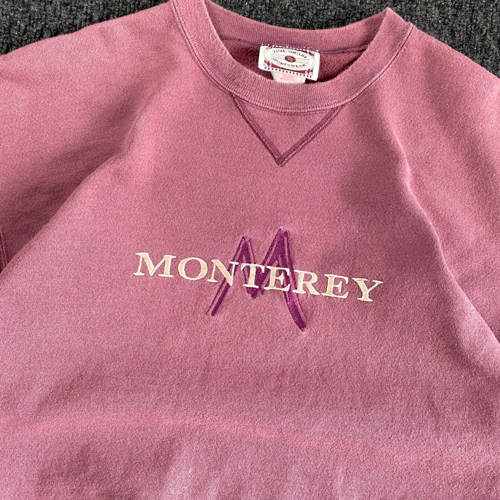 Vintage VINTAGE Time Square Sportswear Monterey Ca Crewneck Sweatshirt XL Red Cotton Polyester Embroidered USA 90s Sweatshirt Adults Unisex Mens Womens Size US XL / EU 56 / 4 - 2 Thumbnail