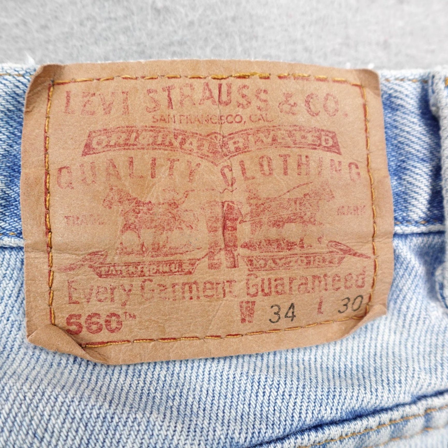 Levi's VINTAGE Levi's Jeans Mens 34x30 Blue Denim 560 Tapered Loose Fit Grunge 90s Y2K Pants Men Blues Size US 34 / EU 50 - 7 Thumbnail