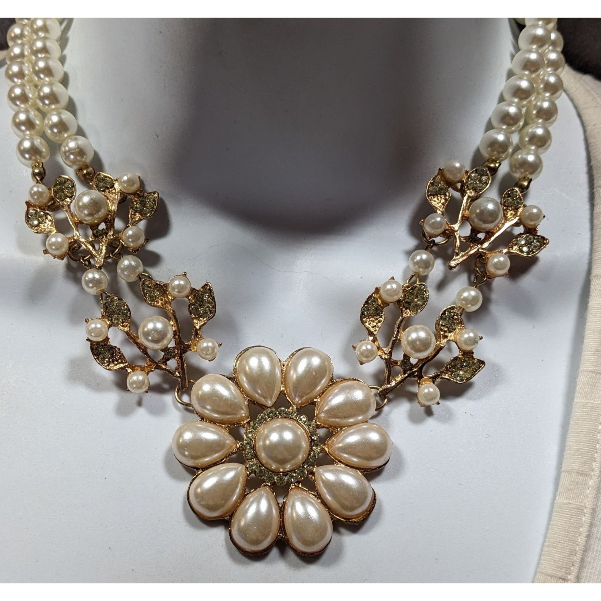 Other Elegant Glam Floral Faux Pearl And Rhinestone Necklace Size ONE SIZE - 2 Thumbnail