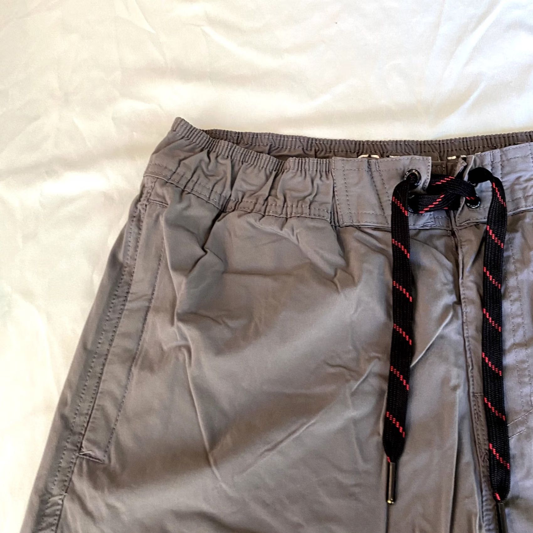 Spyder Spyder Shorts Mens M Gray Athletic Performance Running Jogging Walking Drawstring Pockets Elastic Waist 9in Inseam Geometric Pattern Size US 31 - 4 Thumbnail