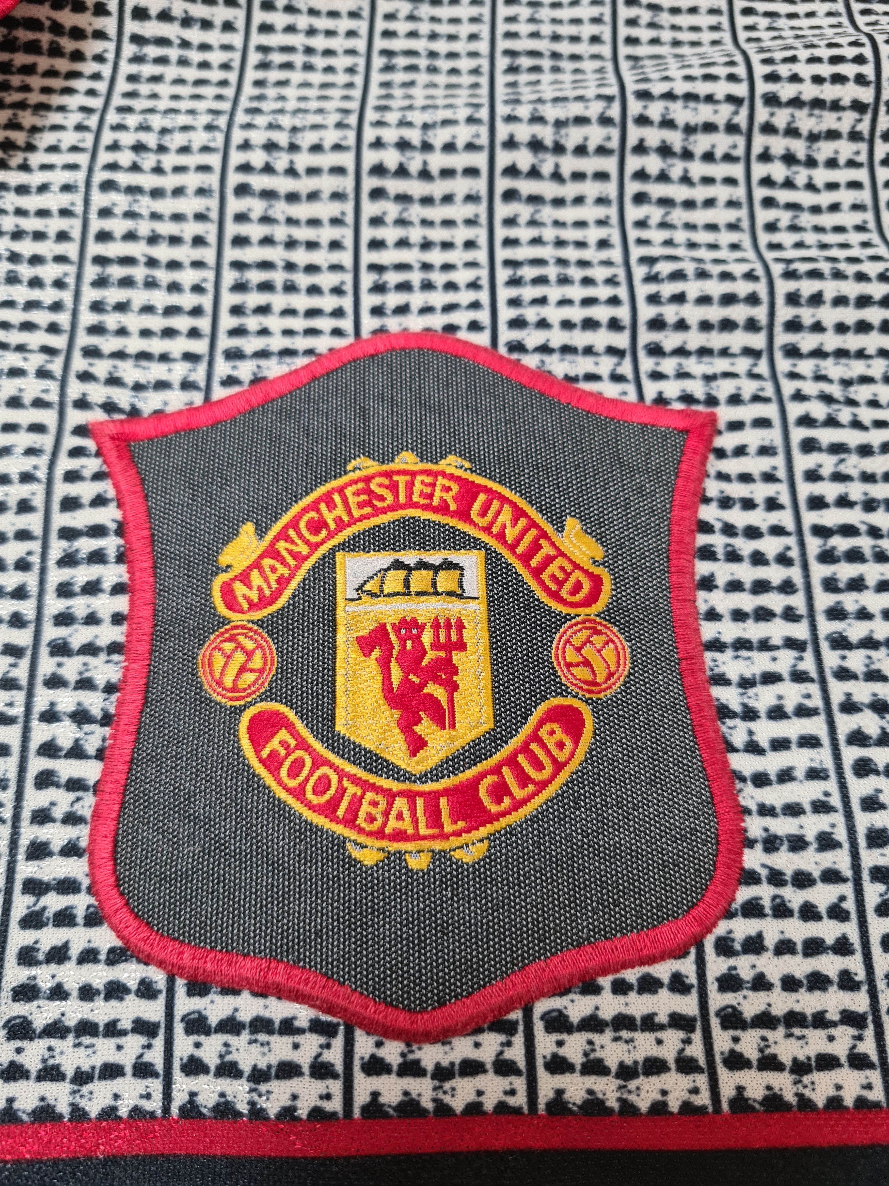 Vintage MANCHESTER UNITED 1995 1996 AWAY FOOTBALL SOCCER JERSEY Size US L / EU 52-54 / 3 - 5 Thumbnail