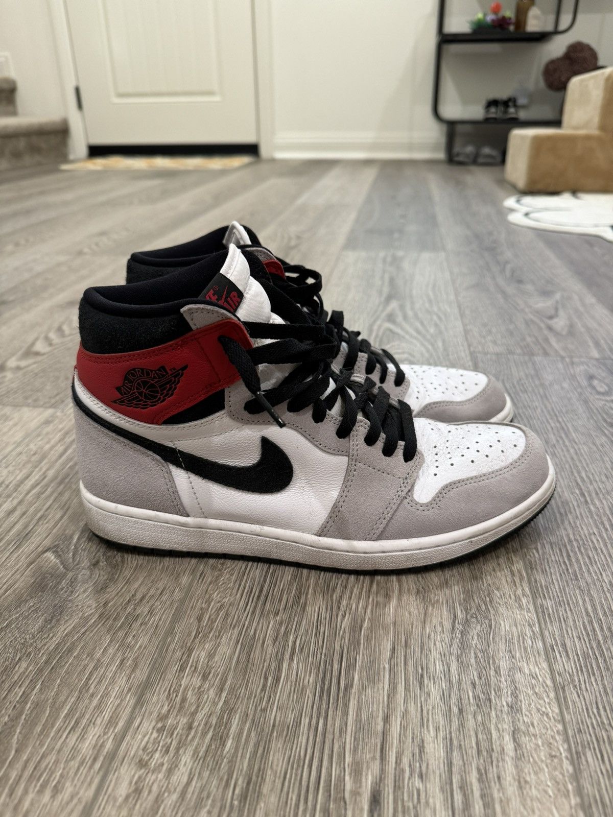 Jordan Brand Jordan 1 Retro High Light Smoke Grey Size US 10 / EU 43 - 1 Thumbnail