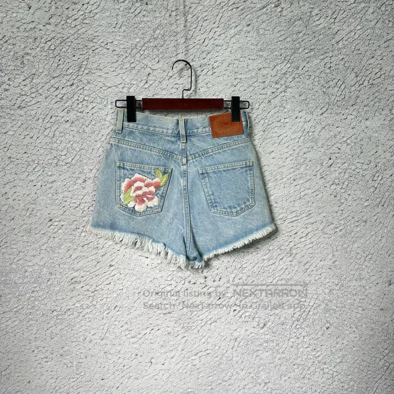 Gucci Gucci Logo floral embroidery pattern casual denim shorts Size 25" / US 0 / IT 36 - 2 Thumbnail