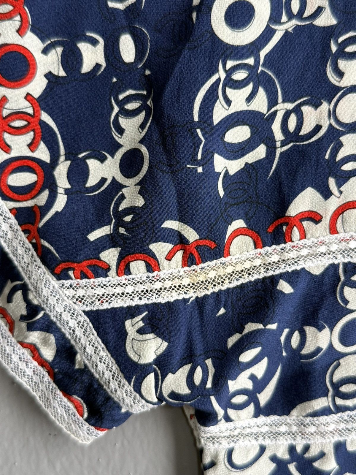 Chanel 2007 Archive Chanel Silk All-Over-Print Blouse Size S / US 4 / IT 40 - 7 Thumbnail