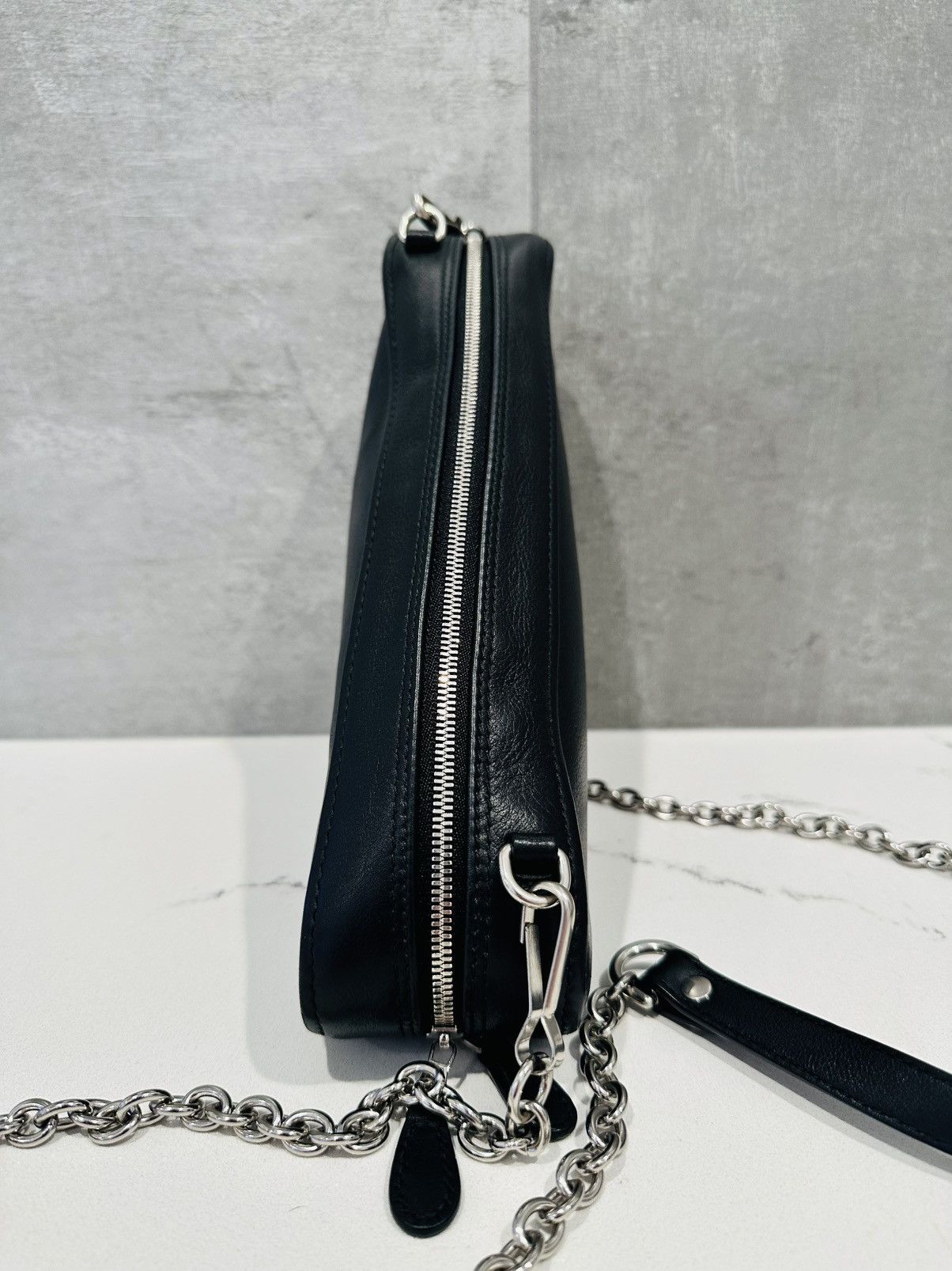 Balenciaga Balenciaga OG Triangle Bag with Chain, New with Tags Size ONE SIZE - 6 Thumbnail