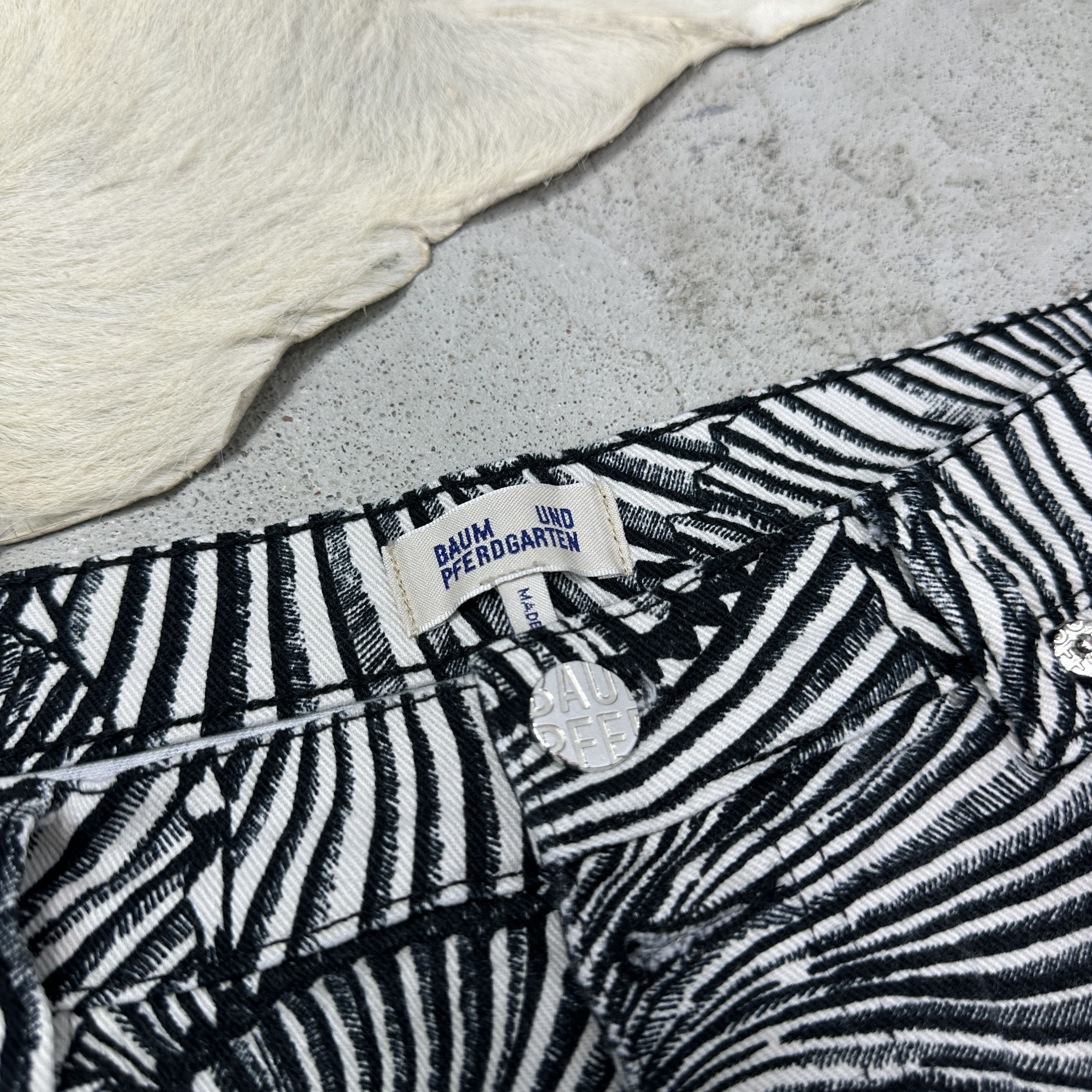 Baum und Pferdgarten Vintage Avant Garde Striped Baum und Pferdgarten Pants 00s Size 25" / US 0 / IT 36 - 4 Thumbnail