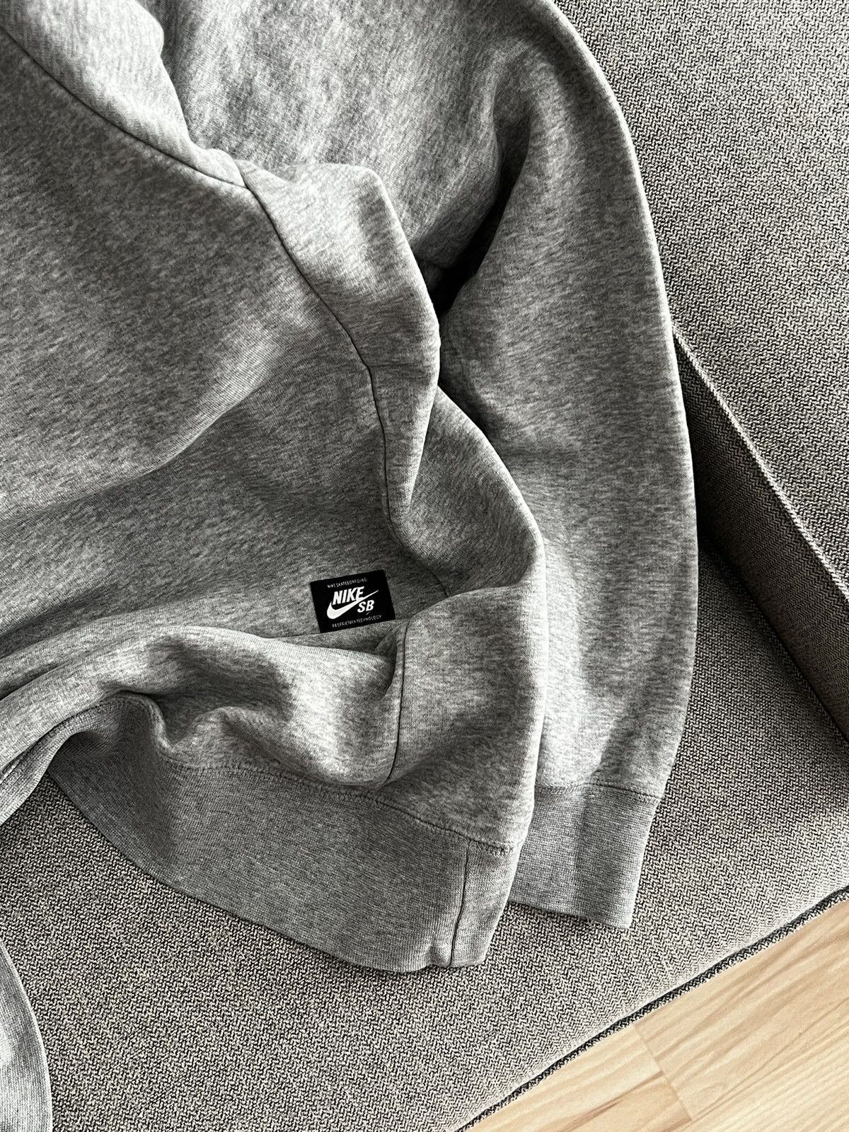 Nike Vintage Y2K Nike SB Grey Hoodie Size US L / EU 52-54 / 3 - 11 Thumbnail