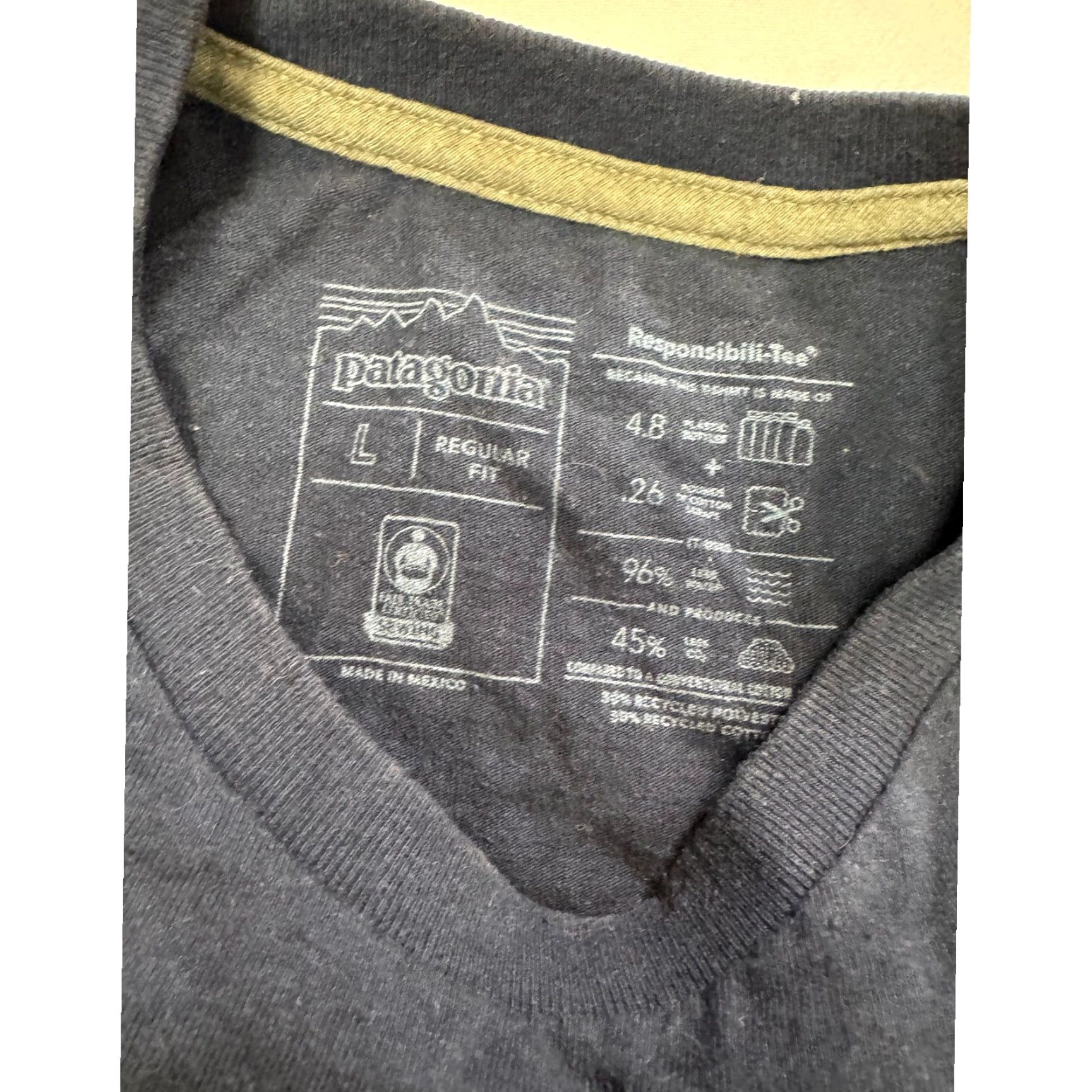 Patagonia Patagonia Built To Endure Pocket Responsibili-Tee T-Shirt Size L Navy Blue Mens Size US L / EU 52-54 / 3 - 4 Thumbnail