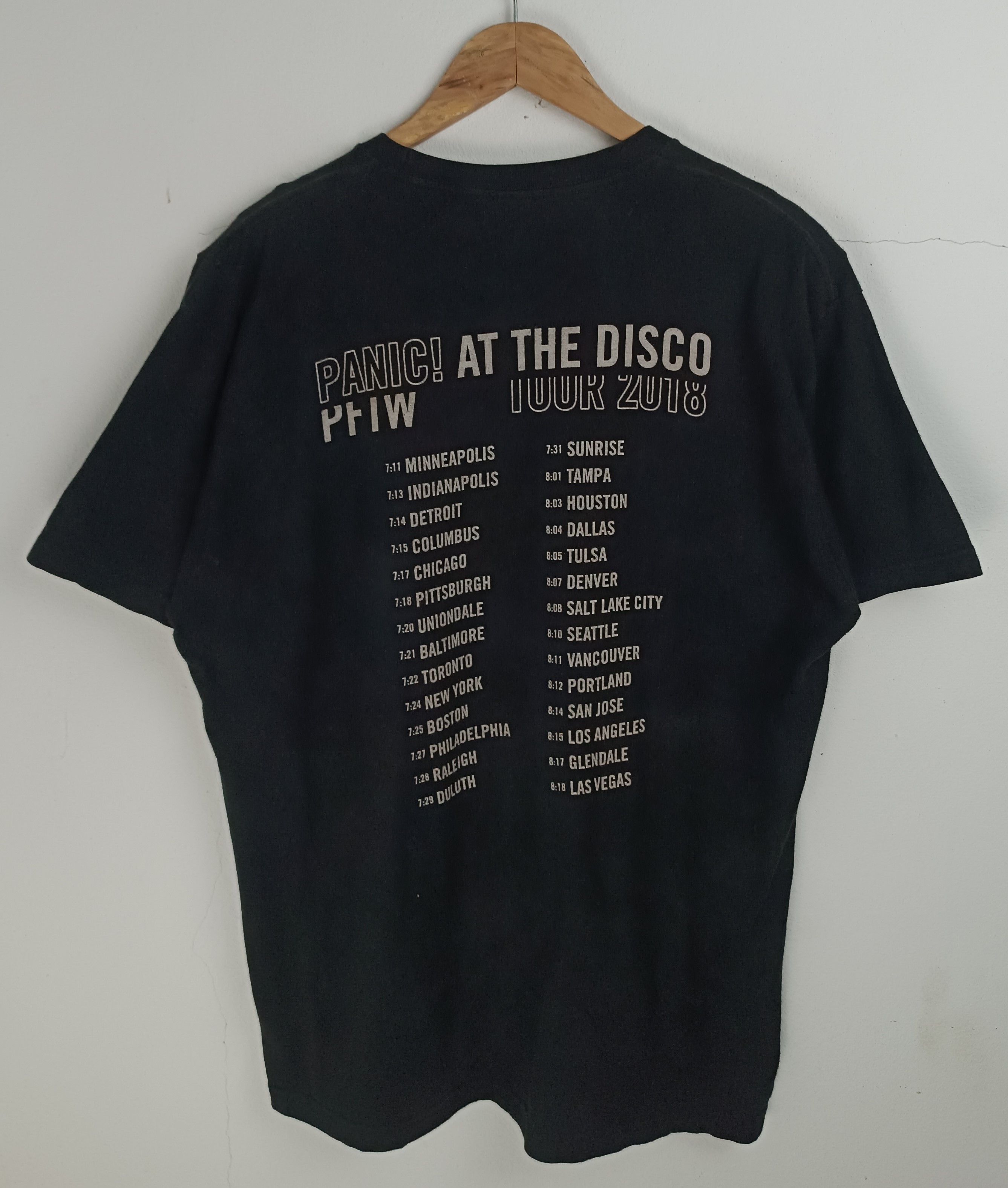 Band Tees VINTAGE '18 PANIC AT THE DISCO TOUR TEE mcr paramore fob Size US XL / EU 56 / 4 - 4 Thumbnail