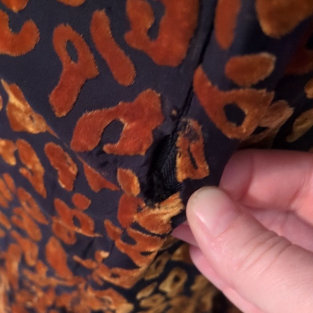 Other Belladonna Cheetah Velour Midi Long Sleeve Dress Size Small Size S / US 4 / IT 40 - 5 Thumbnail