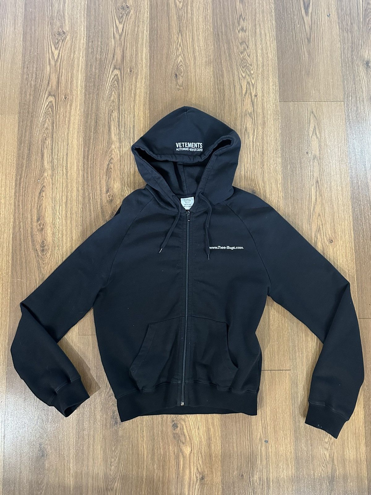 トップス vetements free hugs hoodie Vetements Vetements free hugs zip hoodie | Grailed