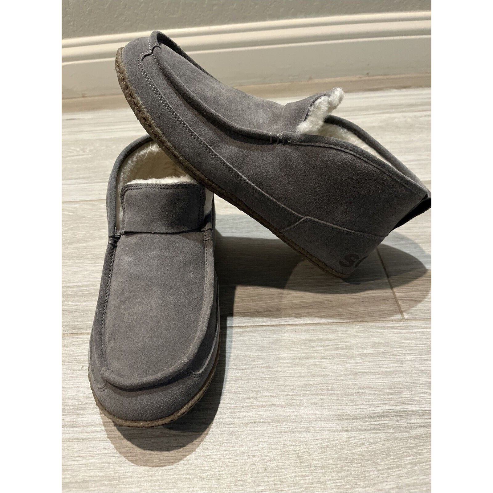 SOREL SOREL Men's 10 Manawan ll Moc Slipper Gray Moccasin Faux Fur Size US 10 / EU 43 - 1 Thumbnail