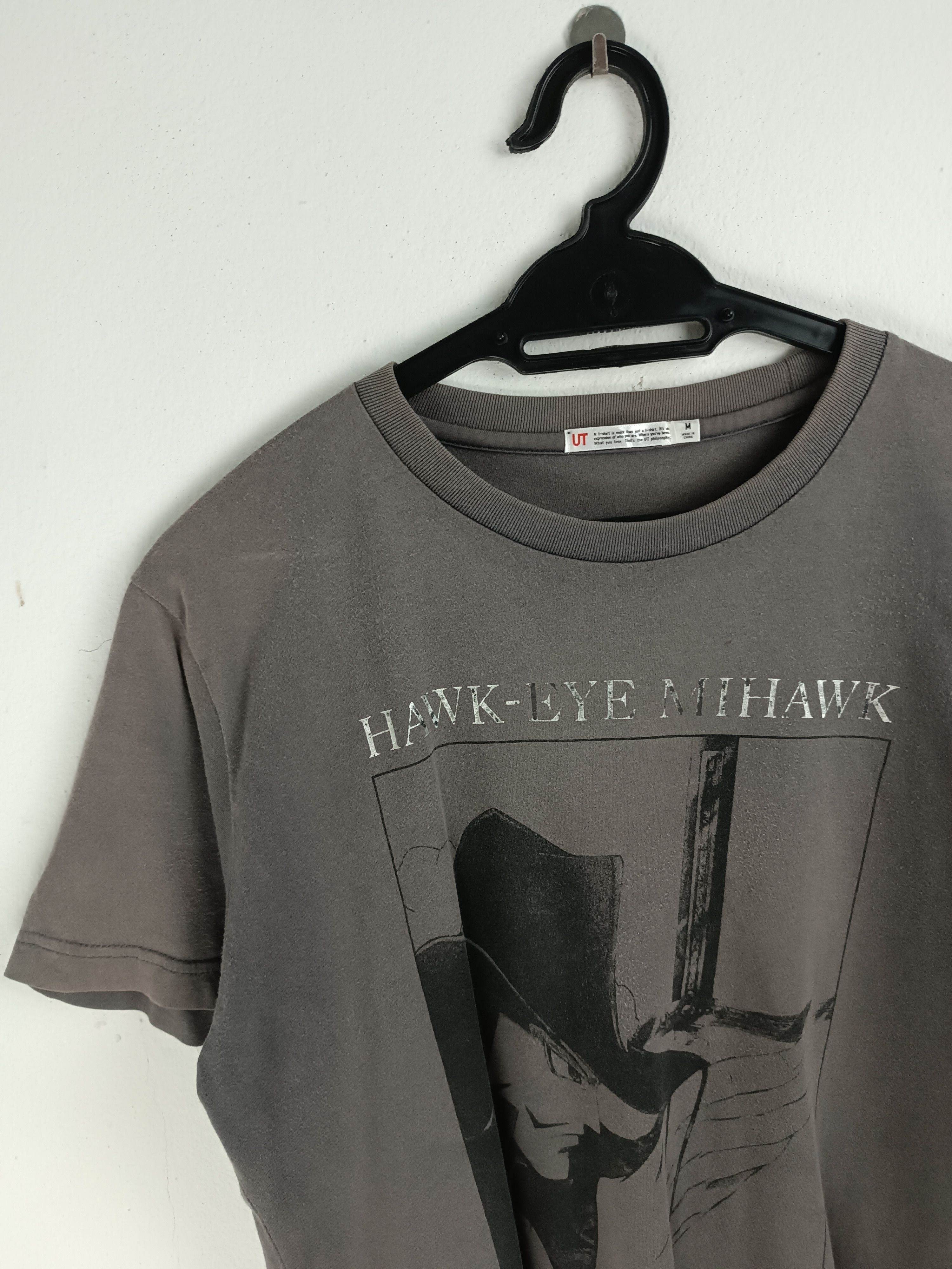 Anime VINTAGE ONE PIECE HAWKEYE MIHAWK SWORDSMEN VERY RARE TEE Size US M / EU 48-50 / 2 - 5 Thumbnail