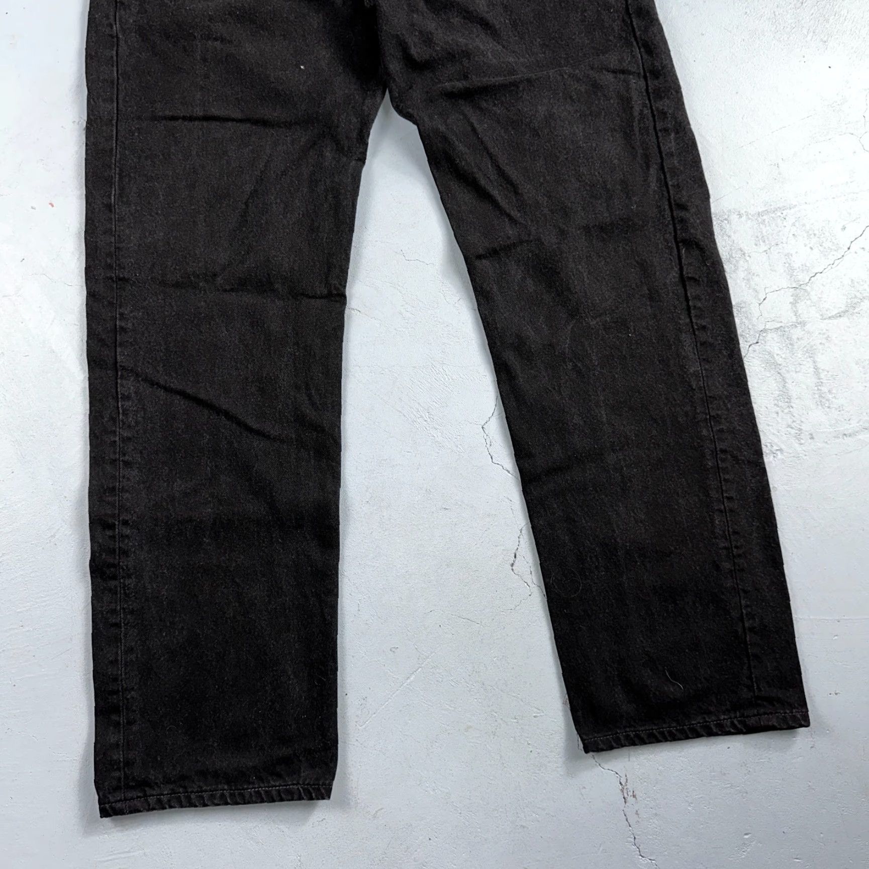 Levi's VINTAGE Levi's 501 Jeans Men Adult Regular Fit Straight Leg Dark Wash Black 90s USA 40x34 Size US 40 / EU 56 - 3 Thumbnail