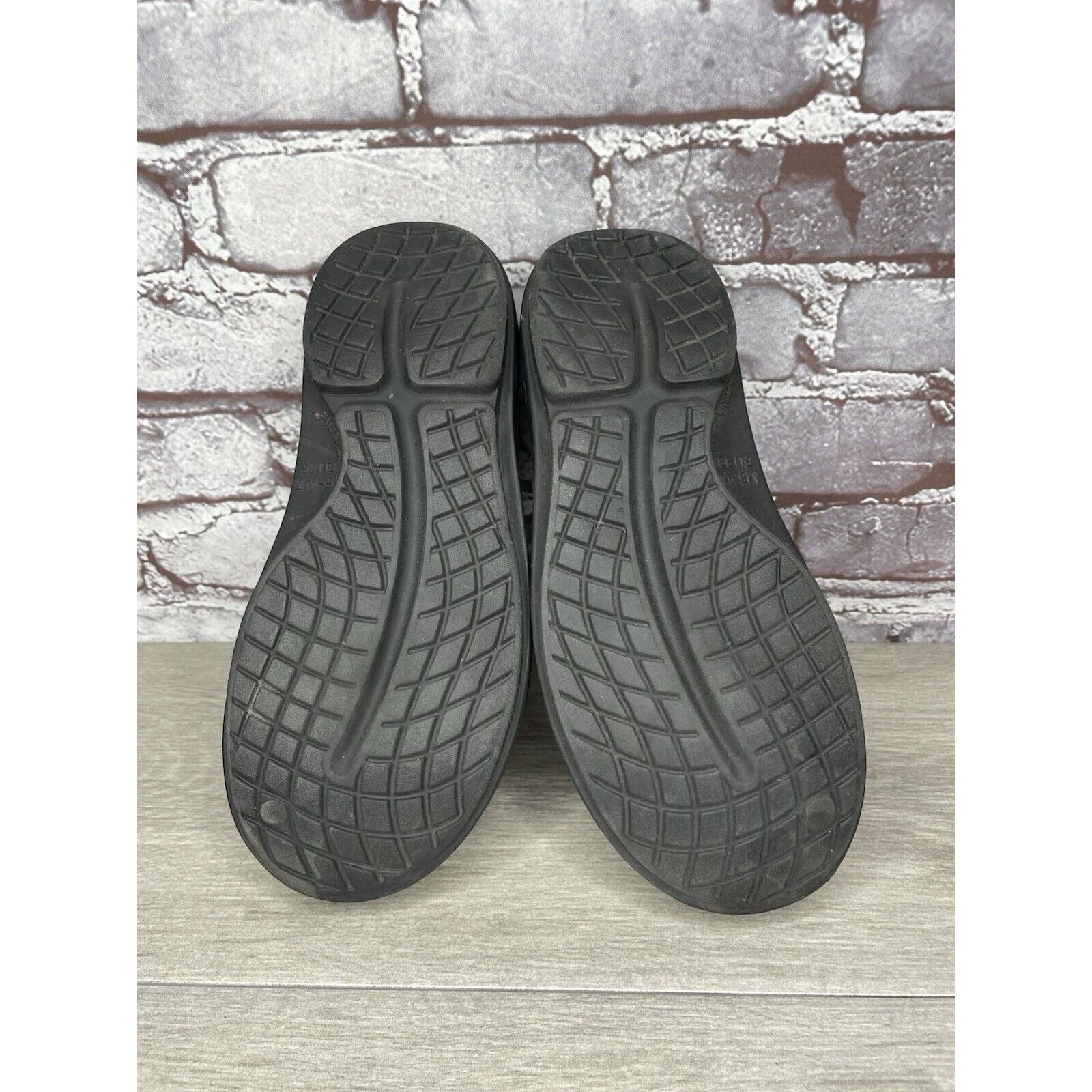 Other Oofos Oocloog Recovery Black Rubber Mules Slides Sandals Wom Size US 7 / IT 37 - 17 Thumbnail