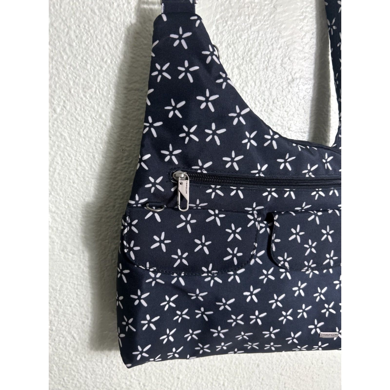 Vintage Travelon Crossbody RFID Travel Bag Women Floral Black White 11x11x2 Size ONE SIZE - 2 Thumbnail