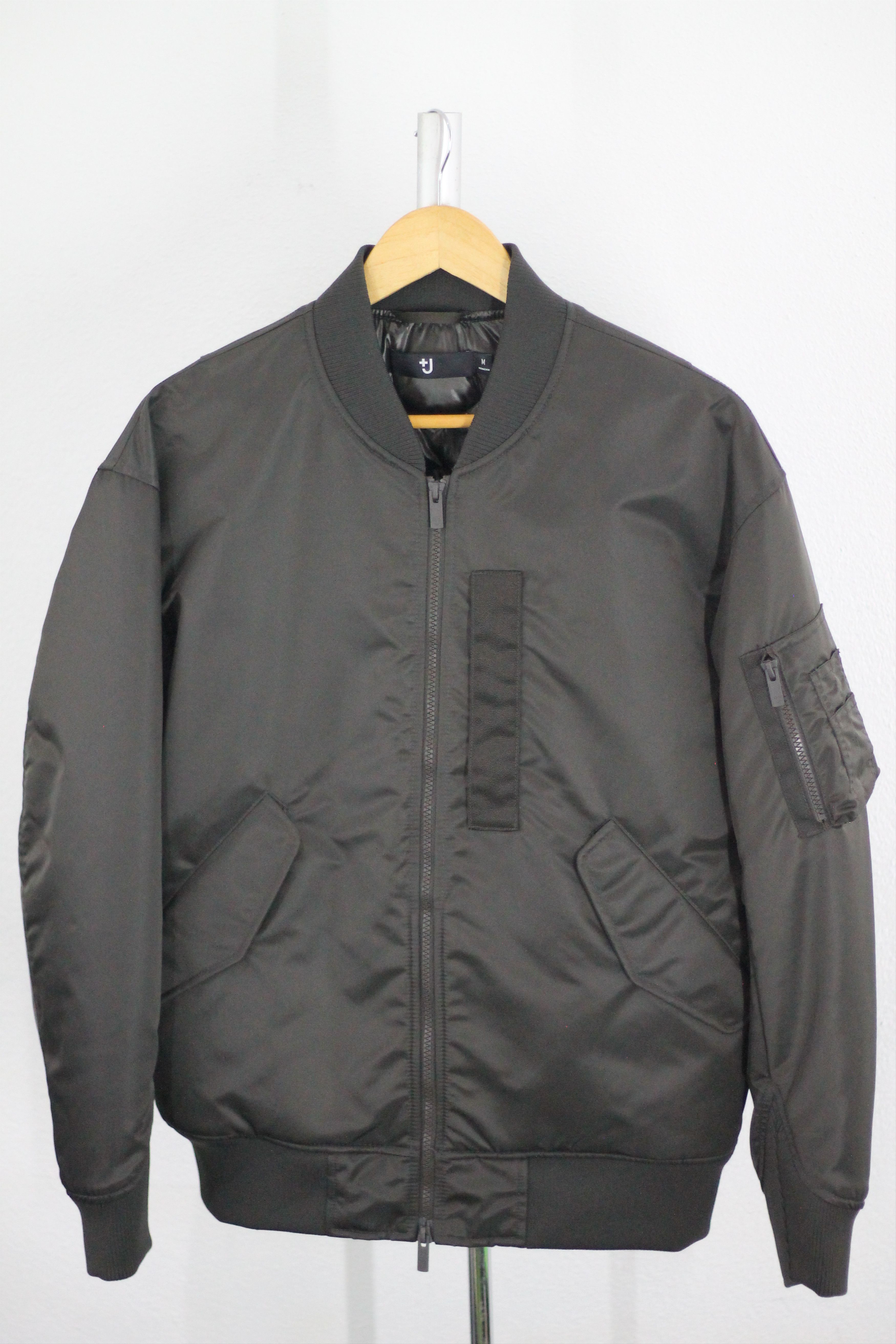 Jil Sander × Uniqlo Jil Sander +J Oversized Bomber Down Jacket Uniqlo. Size US M / EU 48-50 / 2 - 2 Thumbnail