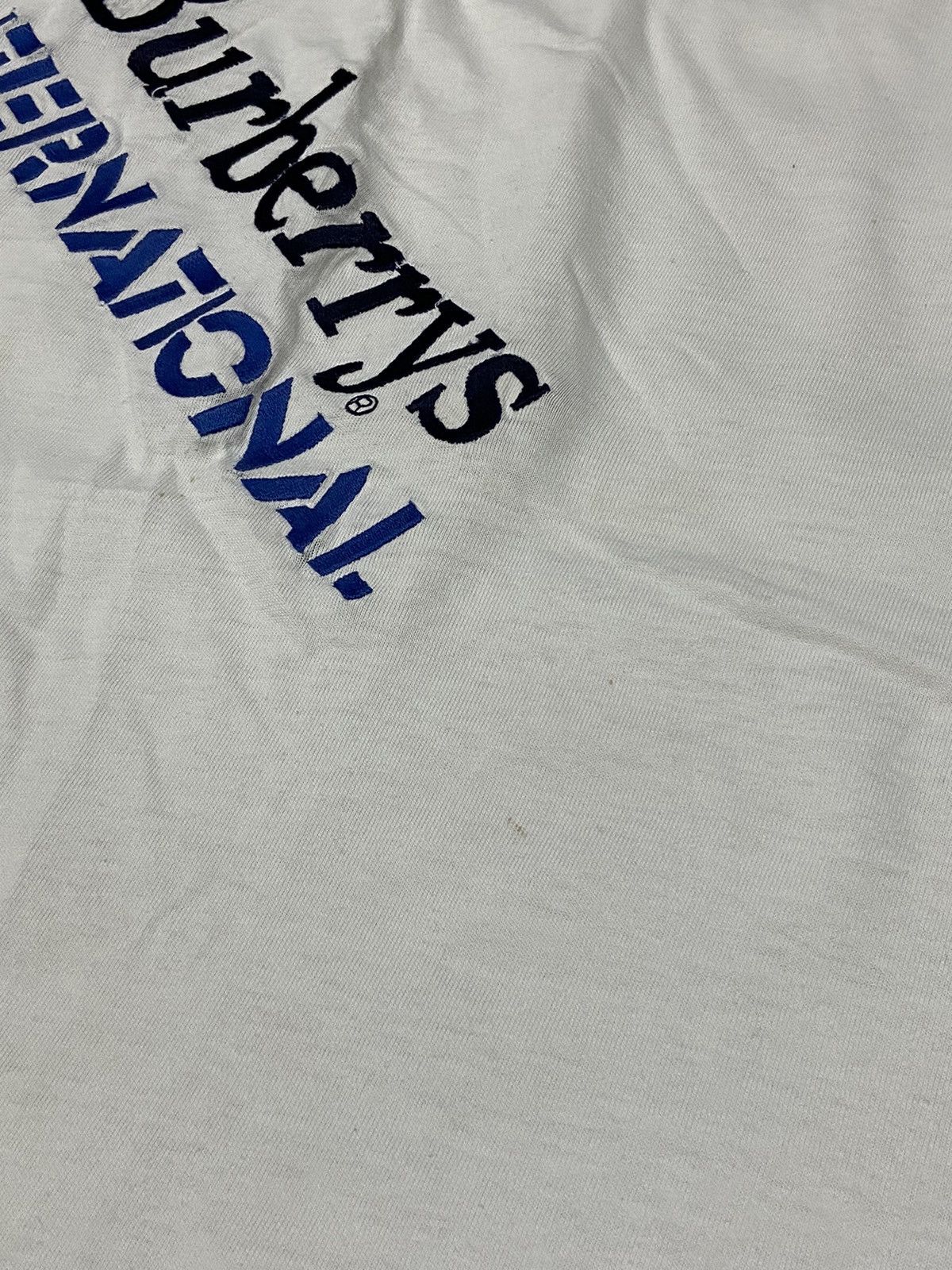 Burberry Burberry international vintage big logo t-shirt Size US M / EU 48-50 / 2 - 10 Thumbnail