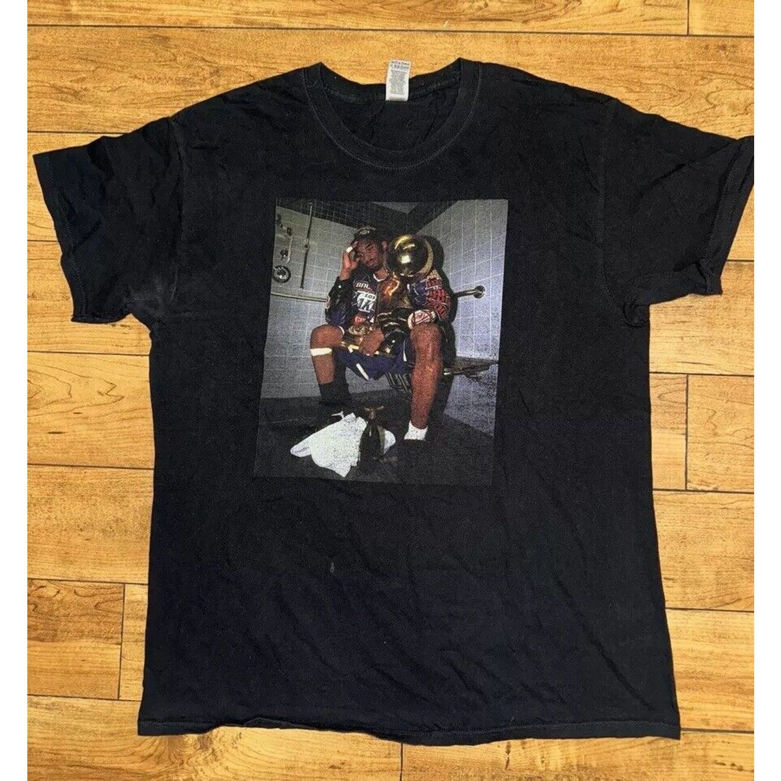 Band Tees × Rap Tees Kobe Bryant Championship T-Shirt Black Large 21x29 Size US L / EU 52-54 / 3 - 1 Thumbnail