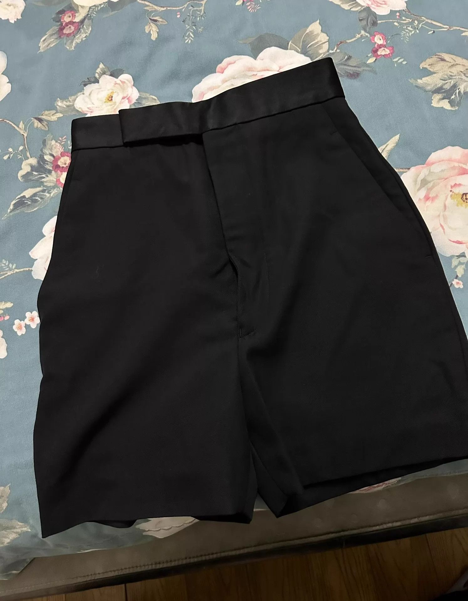 Haider Ackermann HAIDER ACKERMANN wmn's comfy shorts 62 waist new authentic Size 25" / US 0 / IT 36 - 1 Thumbnail