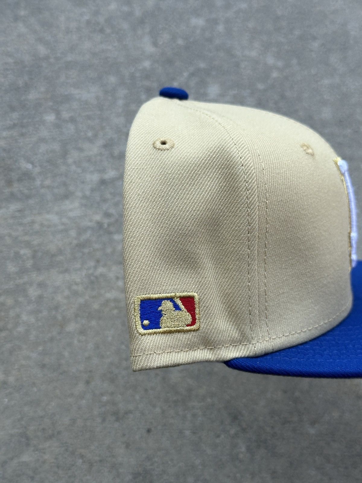 MLB × New Era Los Angeles Dodgers Side Batty Vegas Gold Fitted 7 1/4 LA Size ONE SIZE - 2 Thumbnail