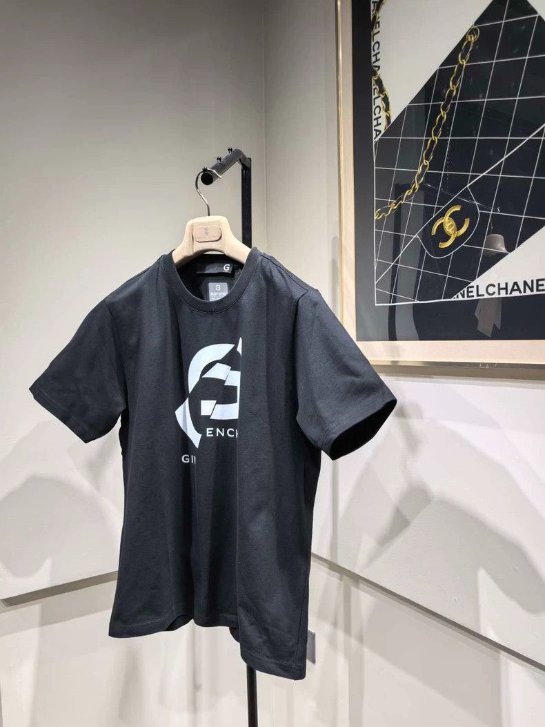 Givenchy Givenchy Black round neck T-shirt short sleeve Size US S / EU 44-46 / 1 - 3 Thumbnail