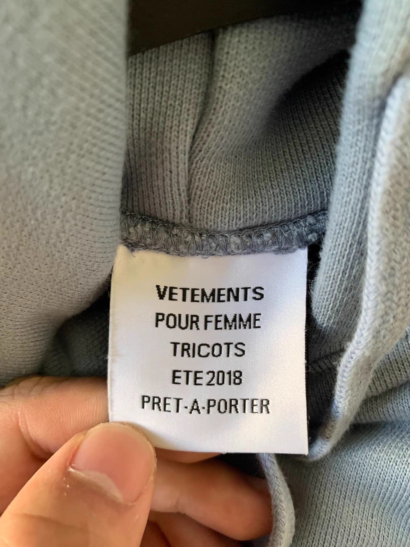 Vetements Vetements Off-Shoulder Sweatshirt Size XS / US 0-2 / IT 36-38 - 4 Thumbnail