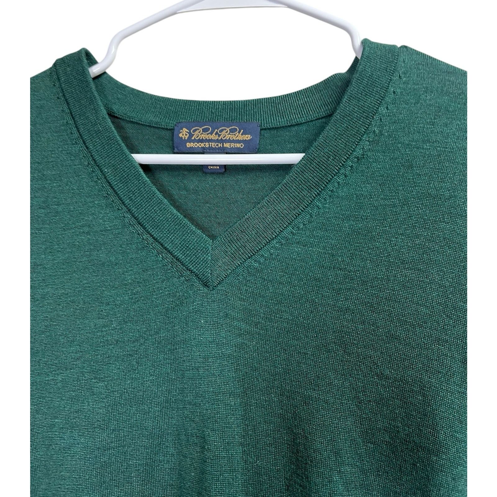 Brooks Brothers Brooks Brothers Sweater Vest Merino Wool Brookstech V-Neck Size US XL / EU 56 / 4 - 2 Thumbnail