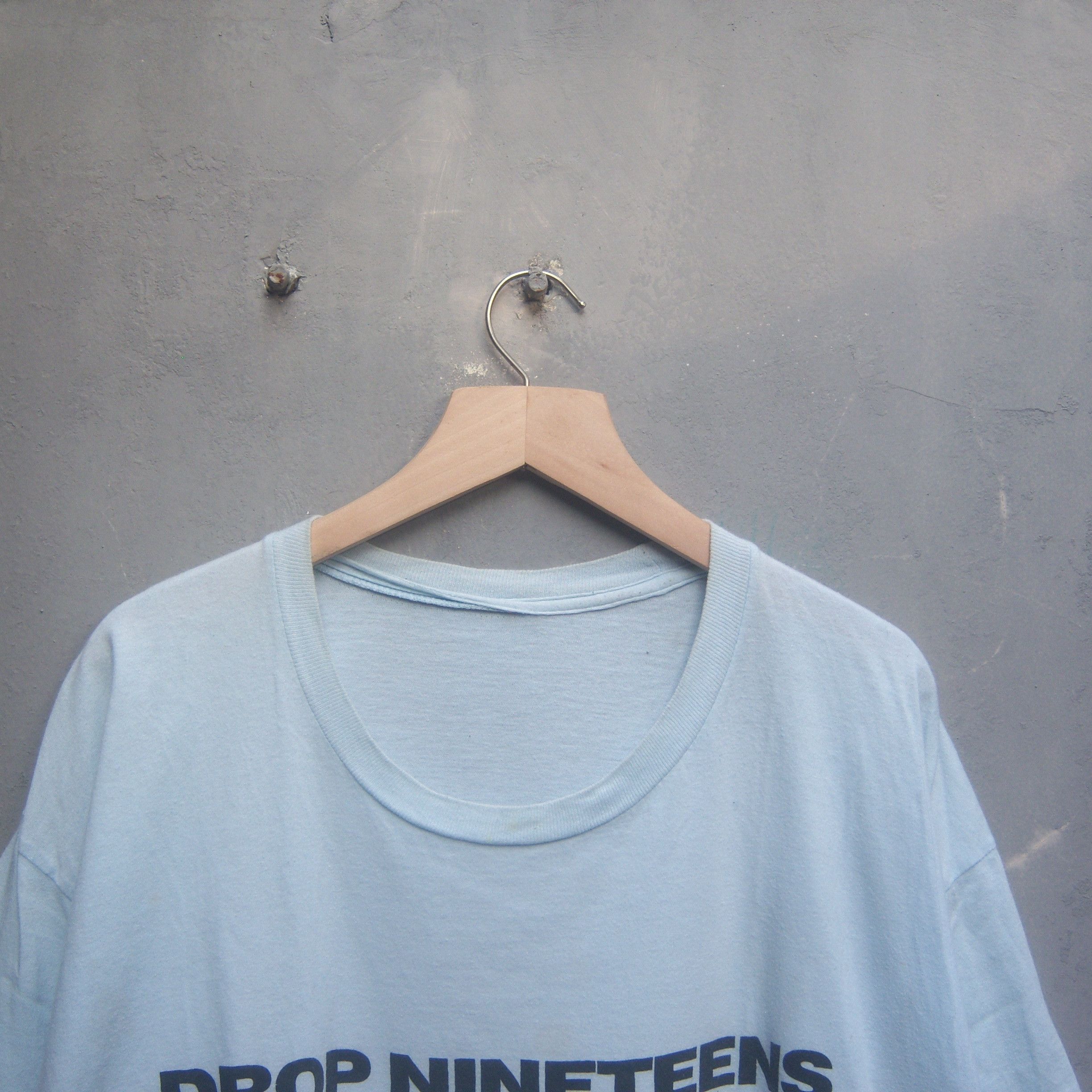 Band Tees Drop Nineteens Tour US 1992 Size US XL / EU 56 / 4 - 7 Thumbnail