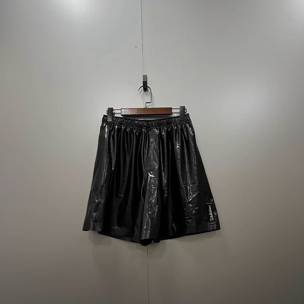 WE11DONE WE11DONE Gold Thread Embroidered Logo Short M Size 27" / US 4 / IT 40 - 1 Thumbnail