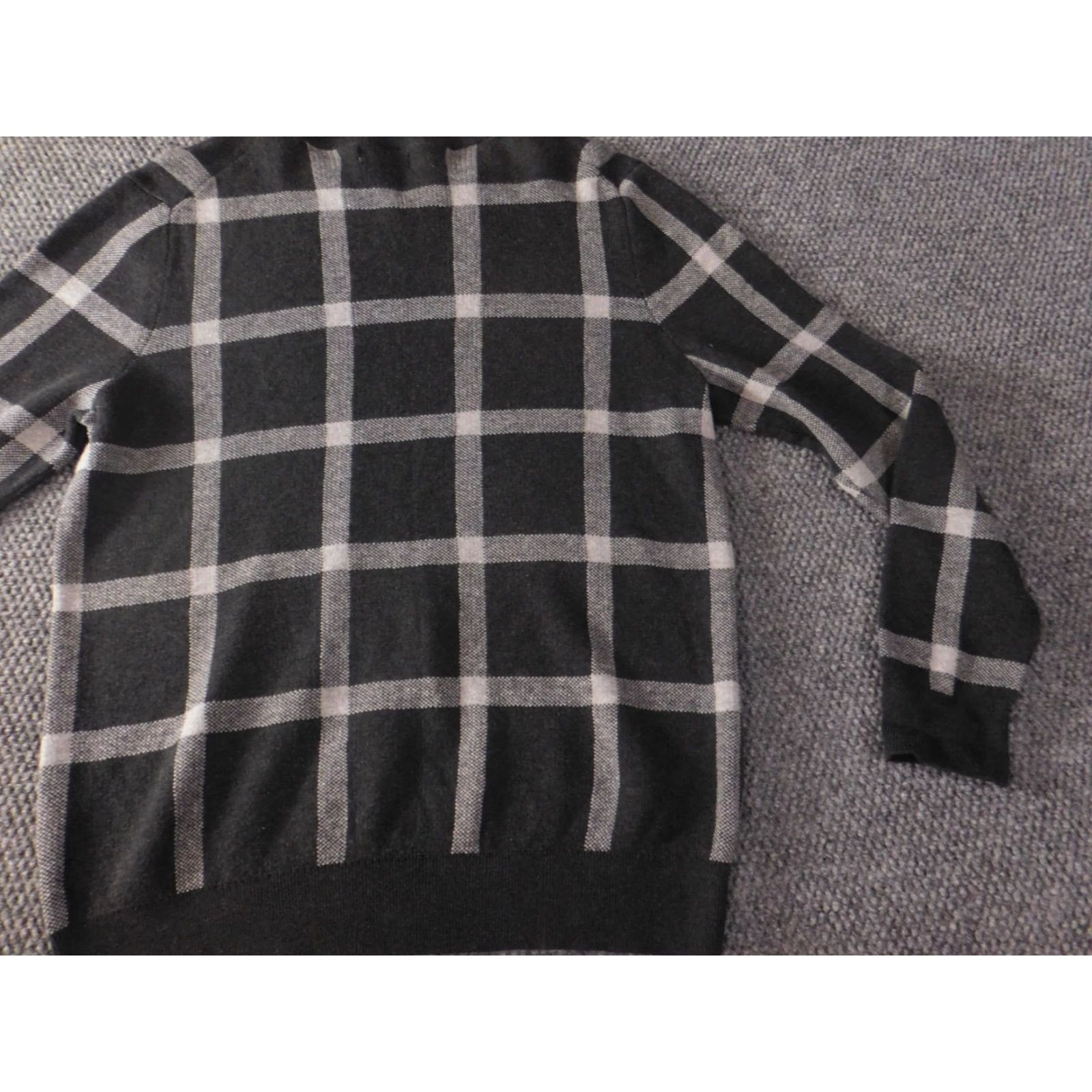 Croft & Barrow **Croft & Barrow Men's Large Black Plaid Pullover V-Neck Sweater** User: Croft & Barrow Men's Large Black Plaid Pullover V-Neck Sweater Size US L / EU 52-54 / 3 - 7 Thumbnail