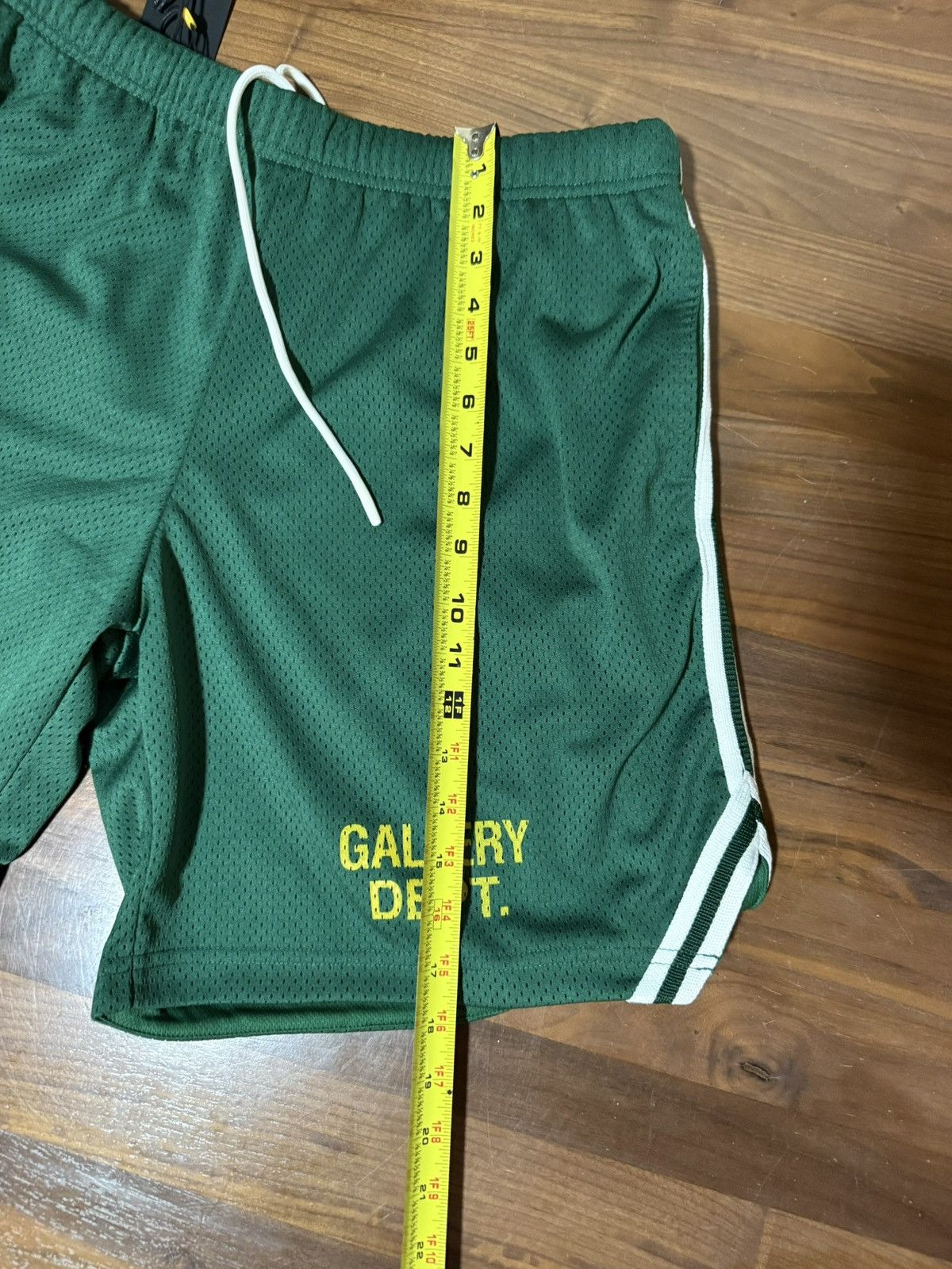 Gallery Dept. GALLERY DEPT. VENICE COURT SHORTS GREEN LOGO MESH Large Size US 34 / EU 50 - 11 Thumbnail