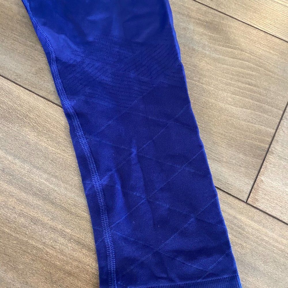 Nike Nike Blue Pattern Athletic Cropped Seamless Leggings Women M Size 28" / US 6 / IT 42 - 5 Thumbnail