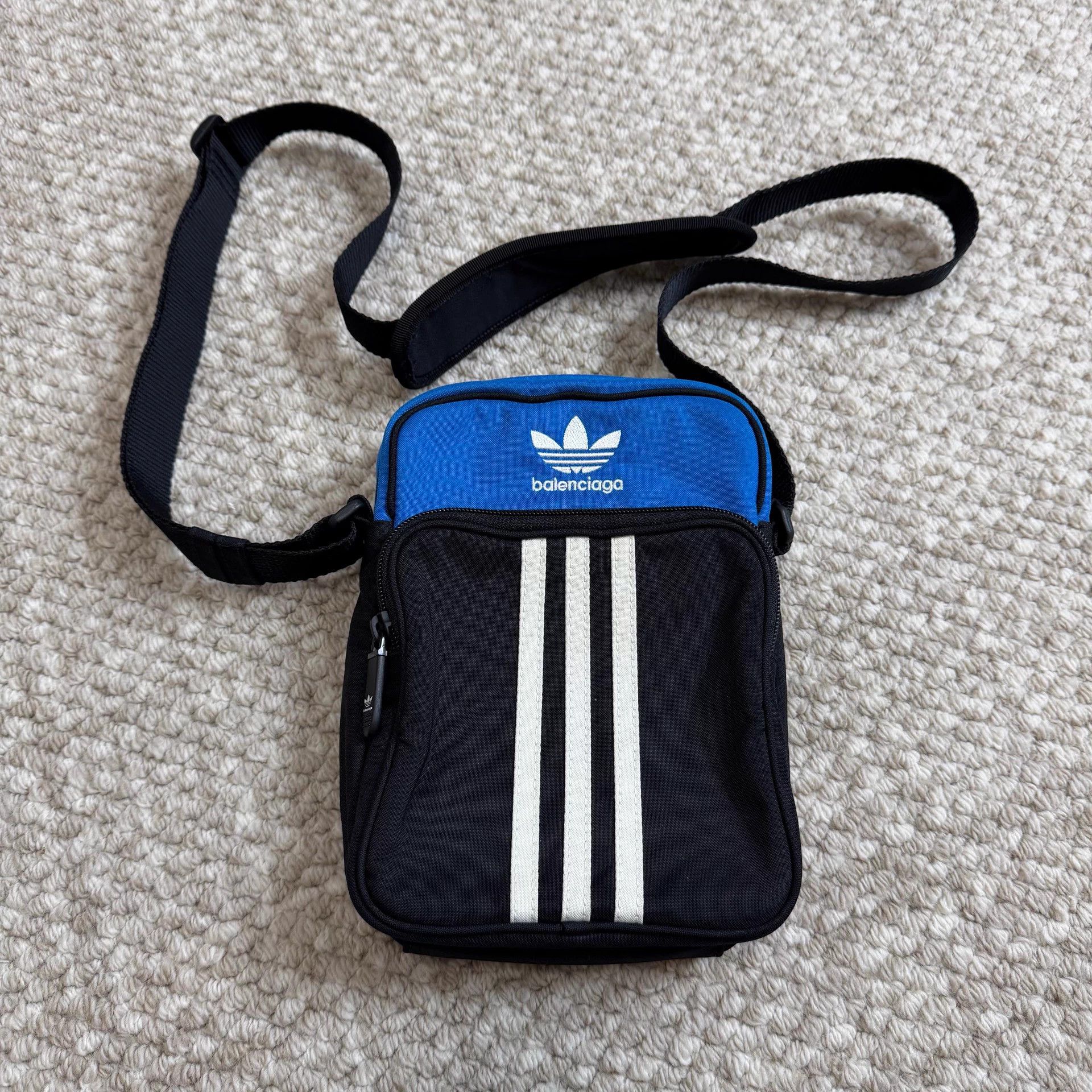 Balenciaga Balenciaga x adidas worn once black blue crossbody Size ONE SIZE - 1 Thumbnail