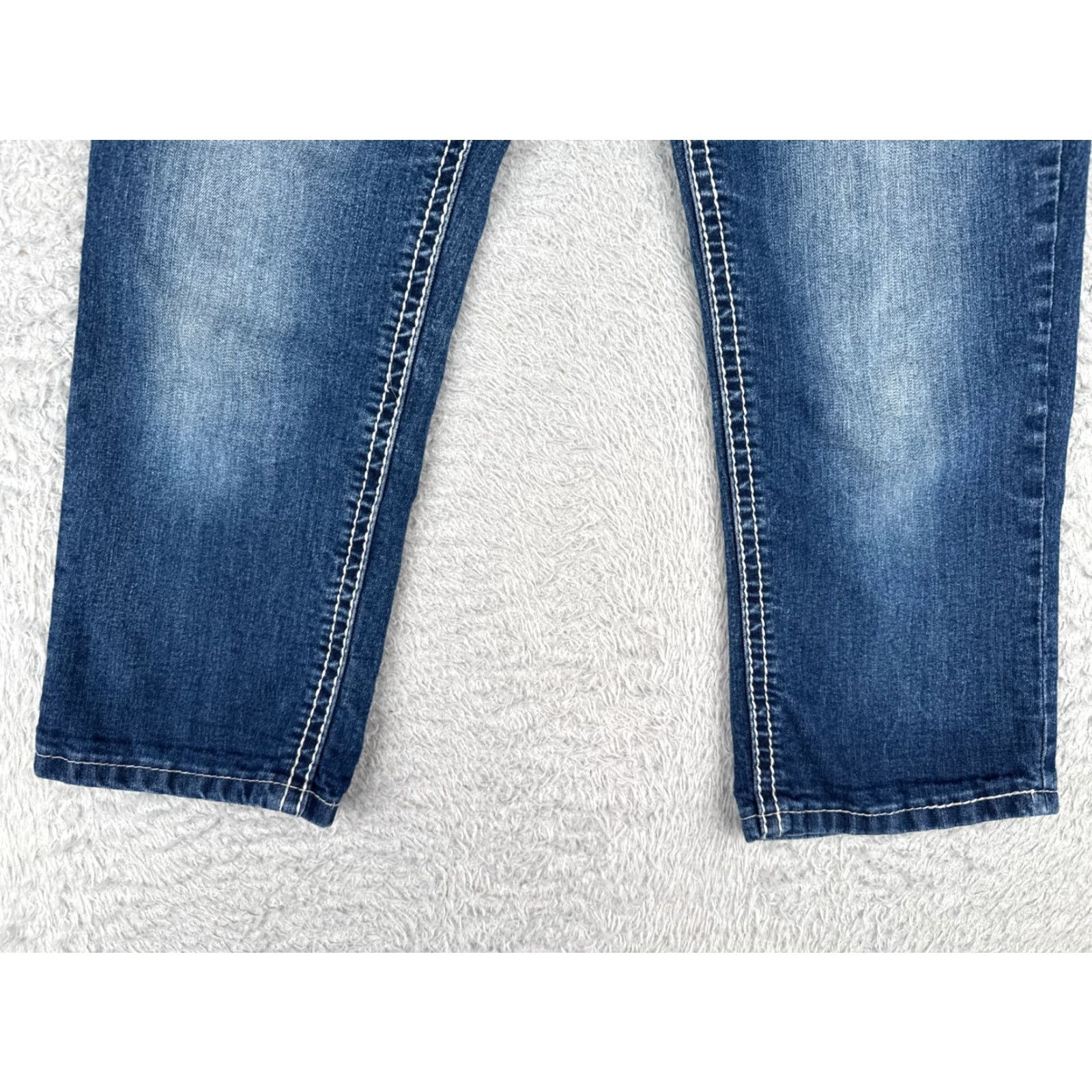 Vintage Maurices Jeans Womens Capri 28x23 Blue Denim Mid Rise 28 Regular Cotton Blend Embroidered Zipper 5-Pocket Cowboy Southwestern Designer Vintage No | 7 Size 28" / US 6 / IT 42 - 2 Thumbnail