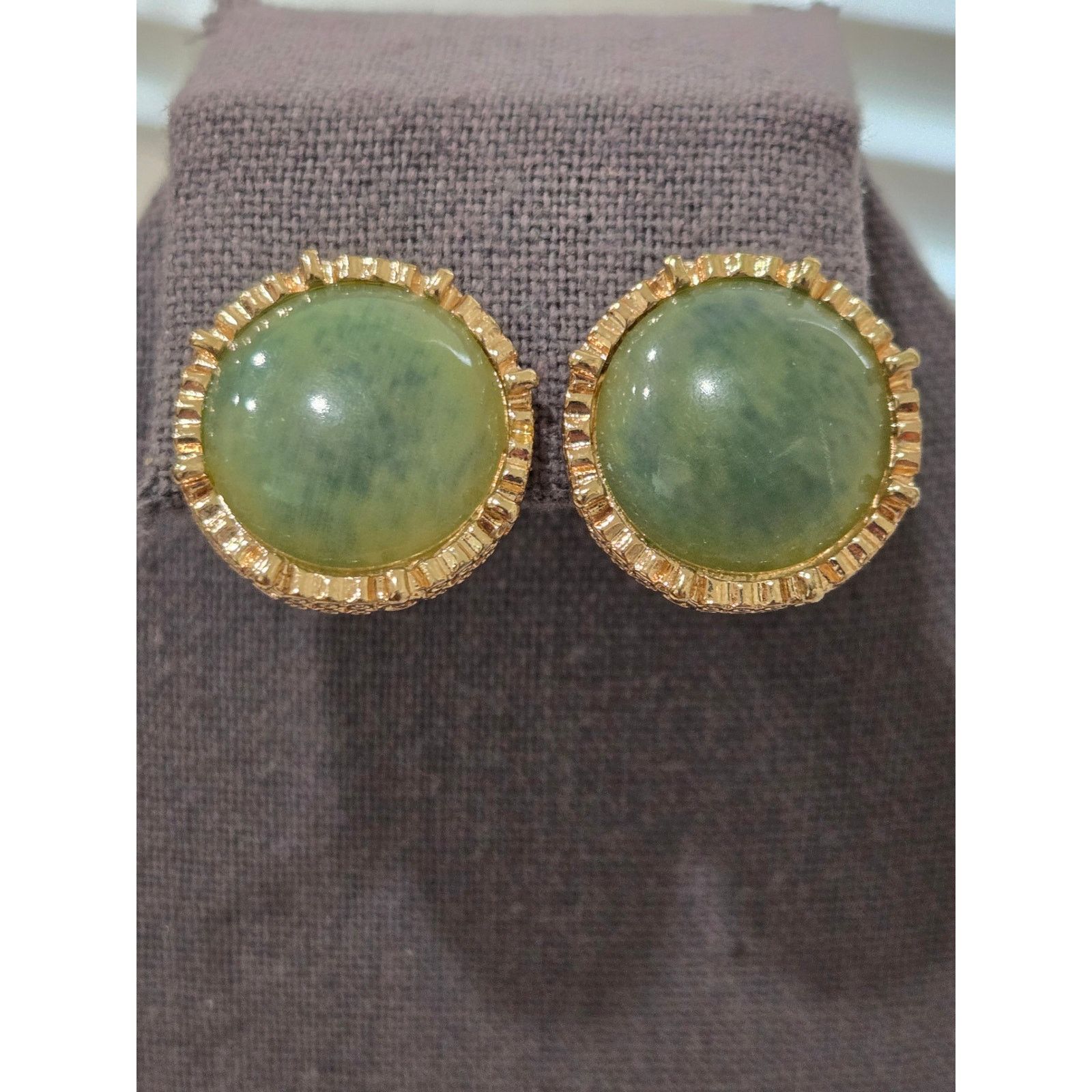 Other Green Stone Surrounded by Gold Metal Stud Earrings Size ONE SIZE - 2 Thumbnail