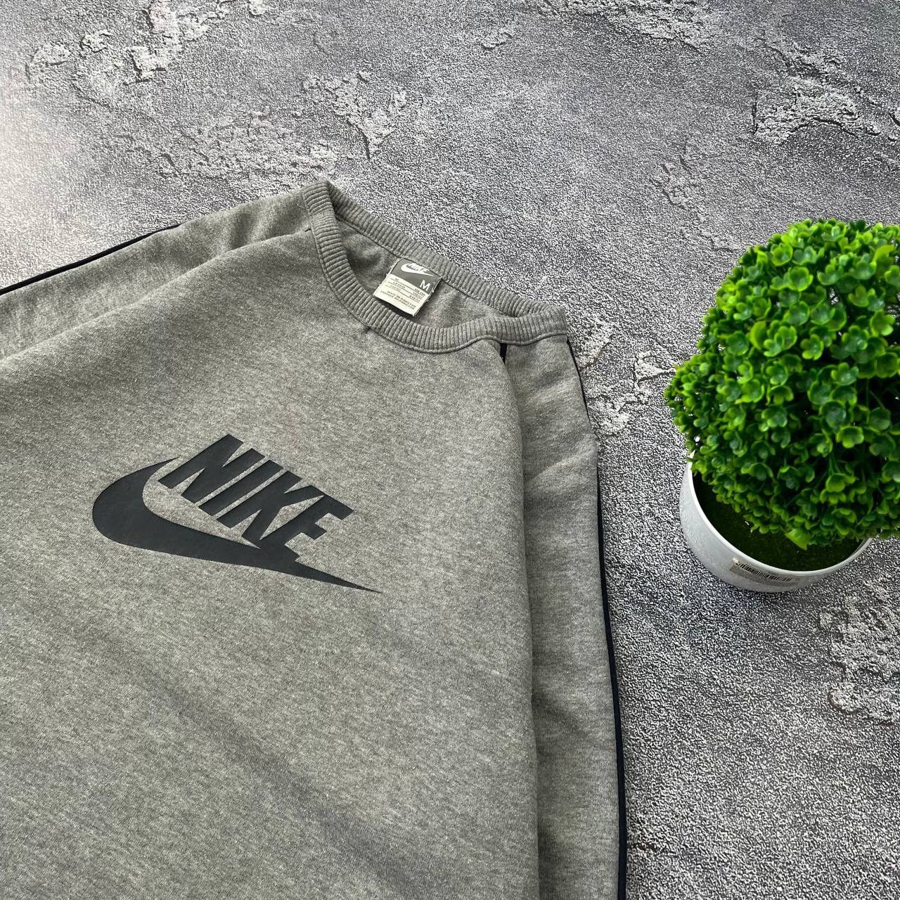 Japanese Brand × Nike × Vintage Vintage Nike y2k Big Swoosh Gray Sweatshirt 2000s Size US M / EU 48-50 / 2 - 9 Thumbnail