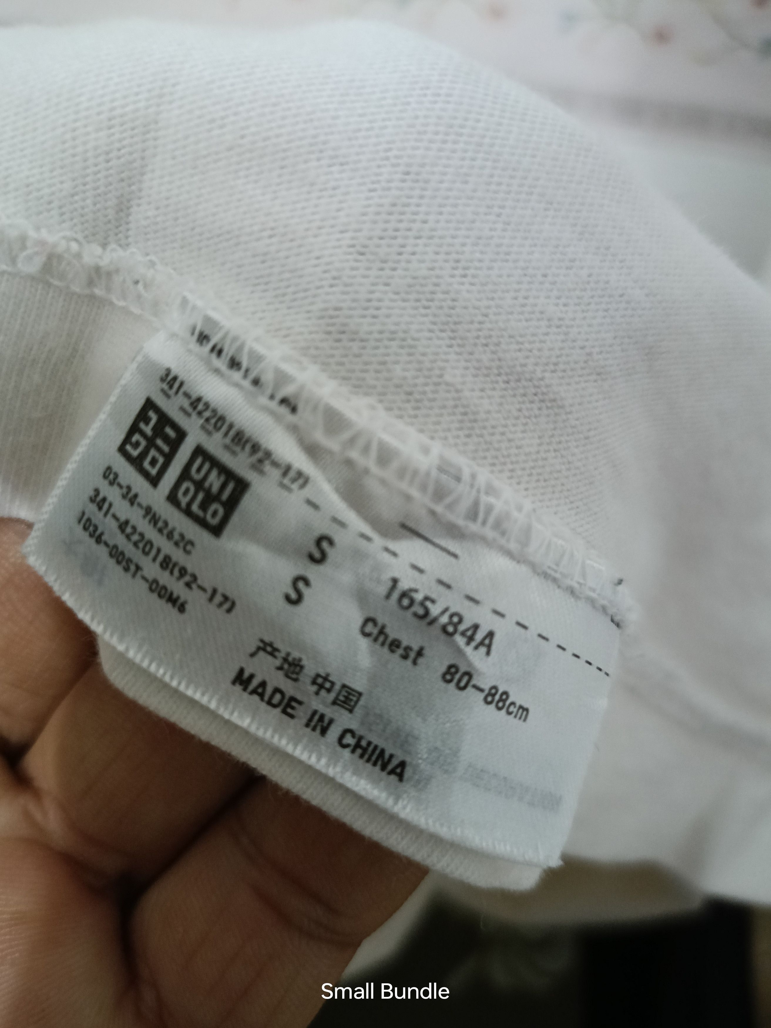 Uniqlo Uniqlo x Kaws Size US S / EU 44-46 / 1 - 7 Thumbnail